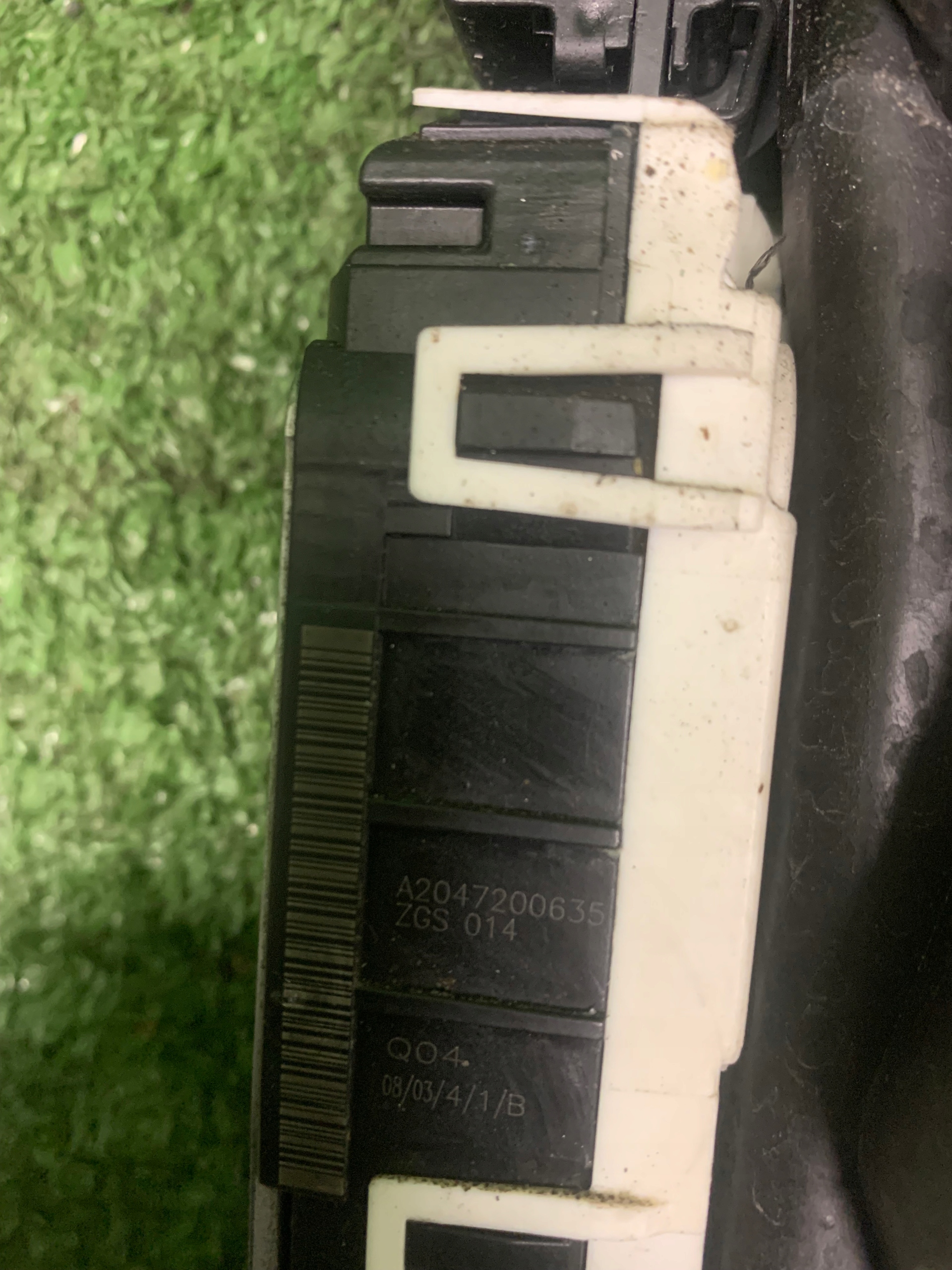 lock door right front MERCEDES W204 4 PIN A2047200635