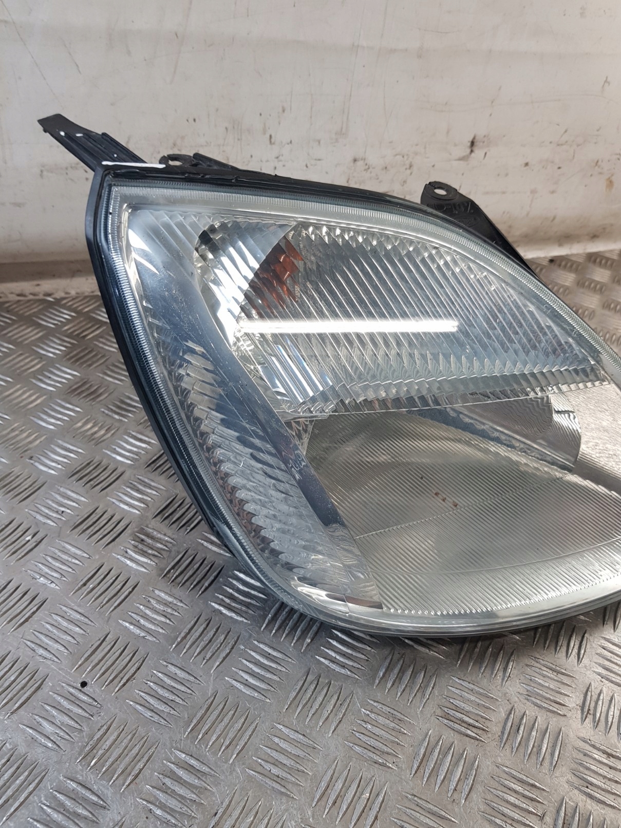 light right front FORD FIESTA MK6 02R