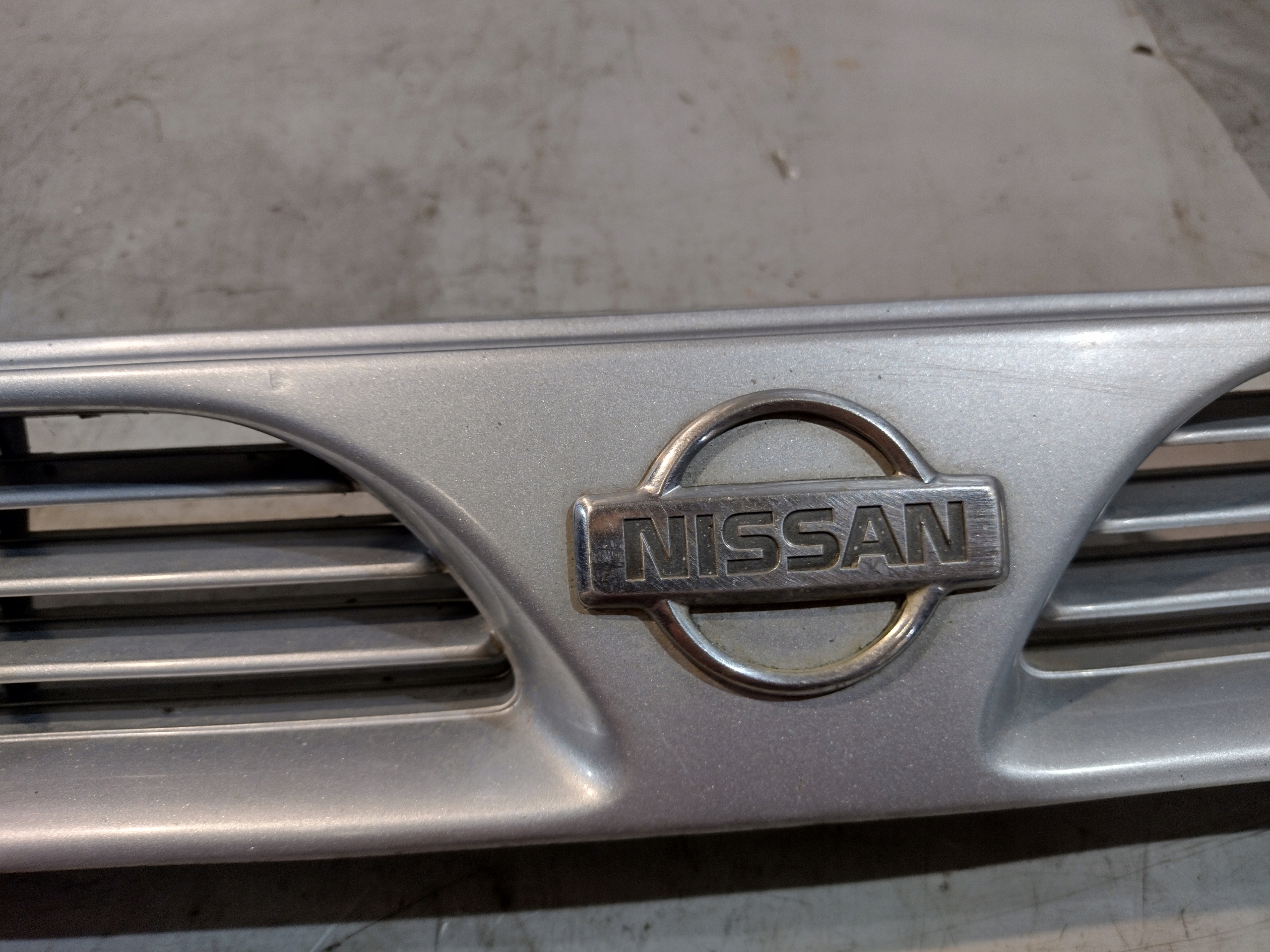 grill grille radiator Nissan Sunny N14