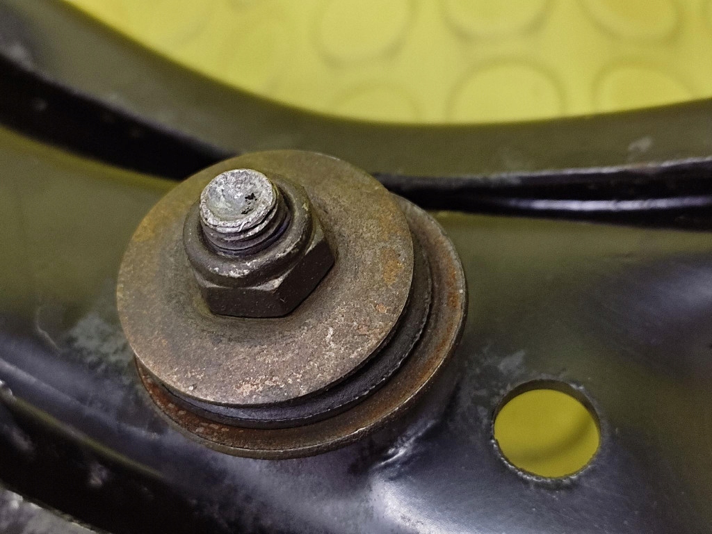 TOYOTA YARIS 1.0 arm left front