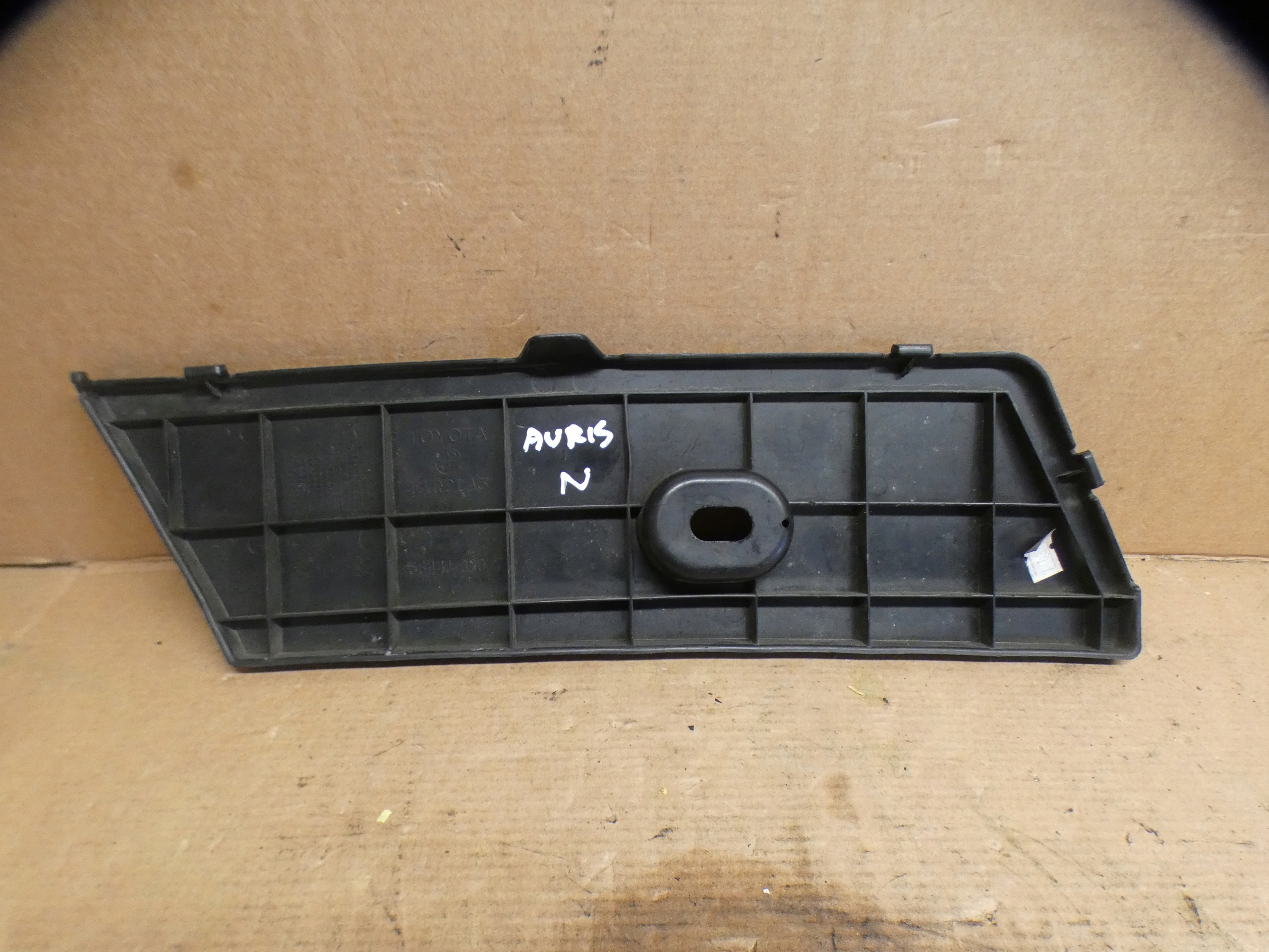 TOYOTA AURIS 1 und Abdeckung Blende Abdeckung AKUMULATORA 58441-02010