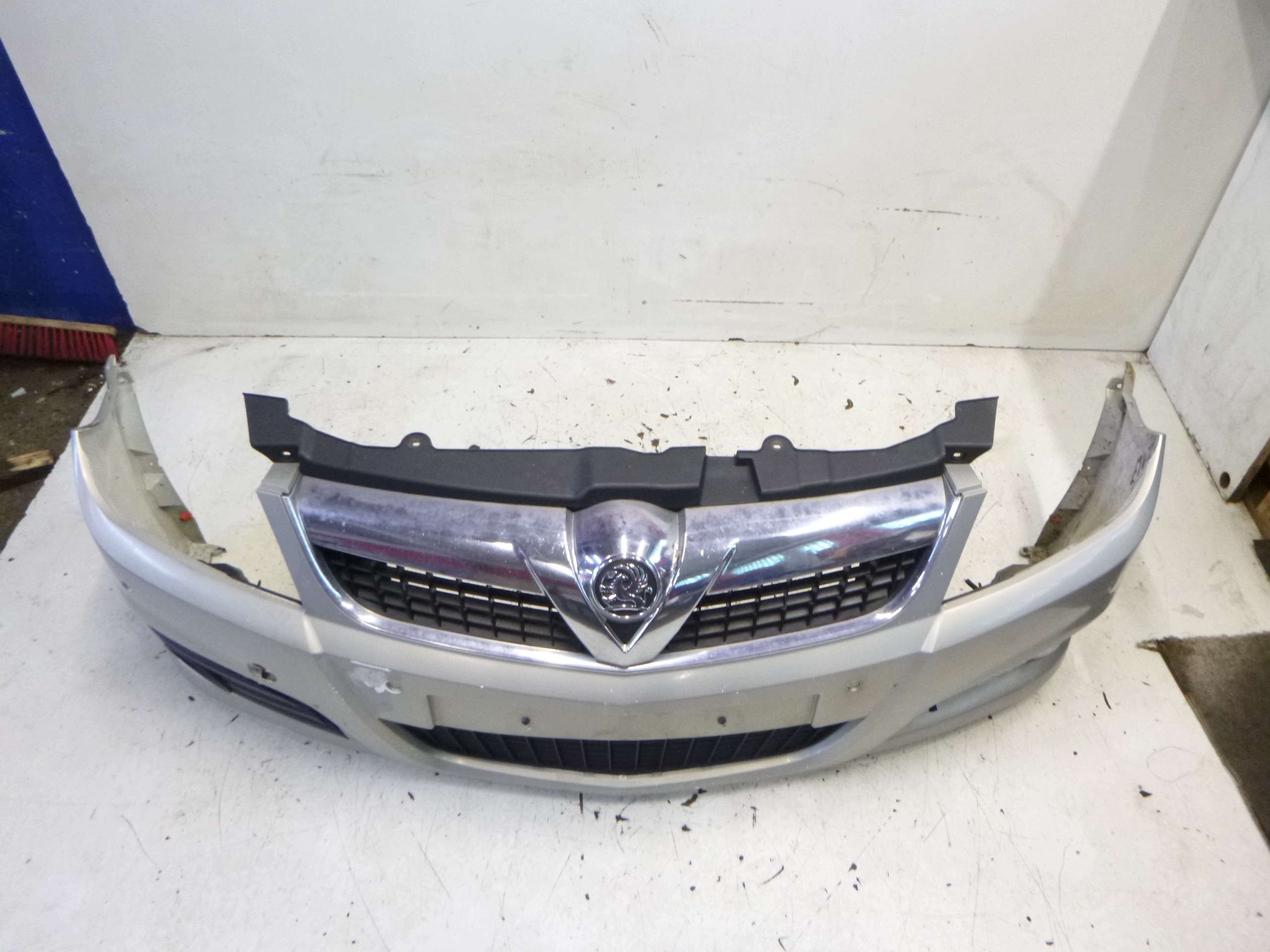 bumper front Opel Vectra C Signum FL 05-08 PDC grill Vauxhall