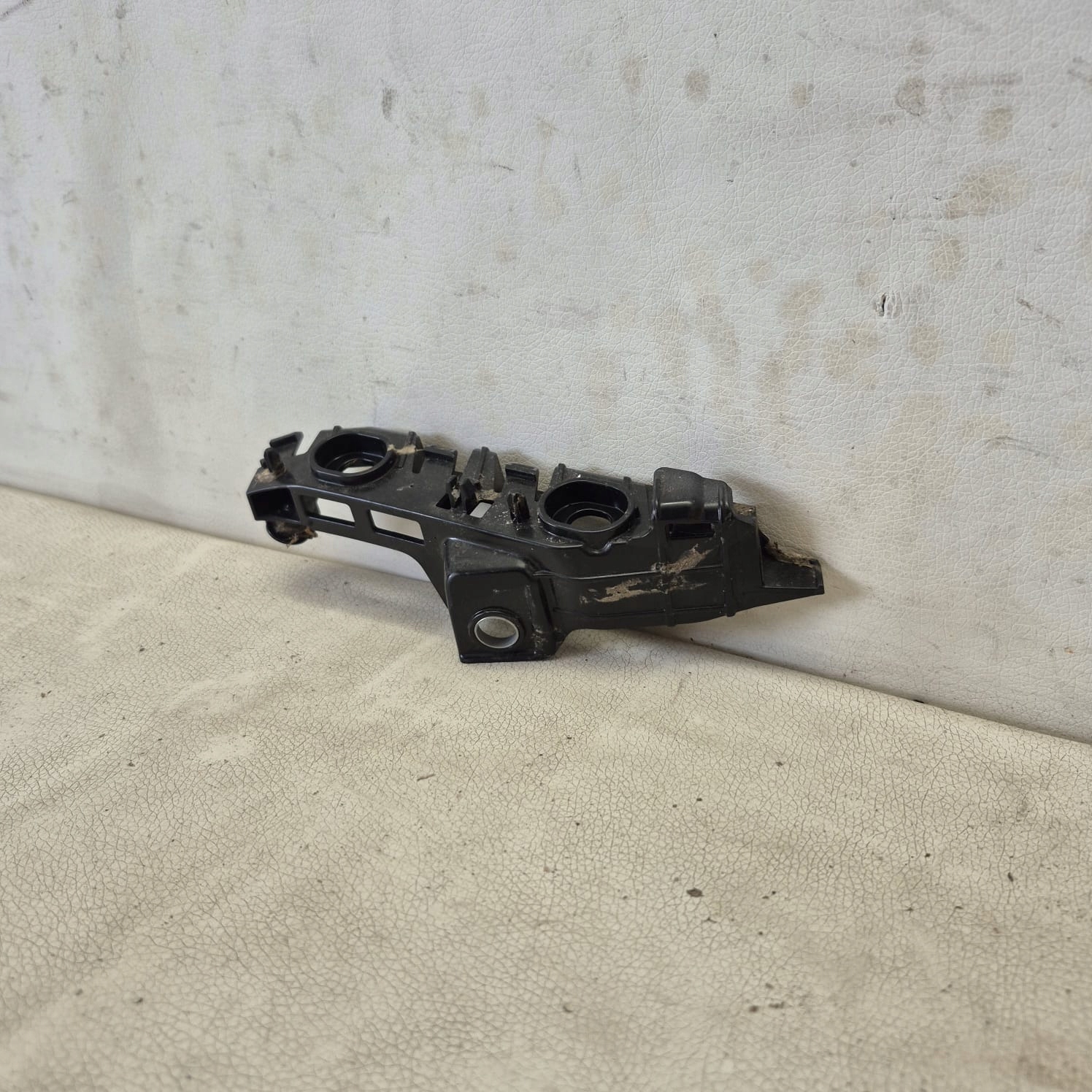 VW PASSAT B8 14-23 holder support left front front
