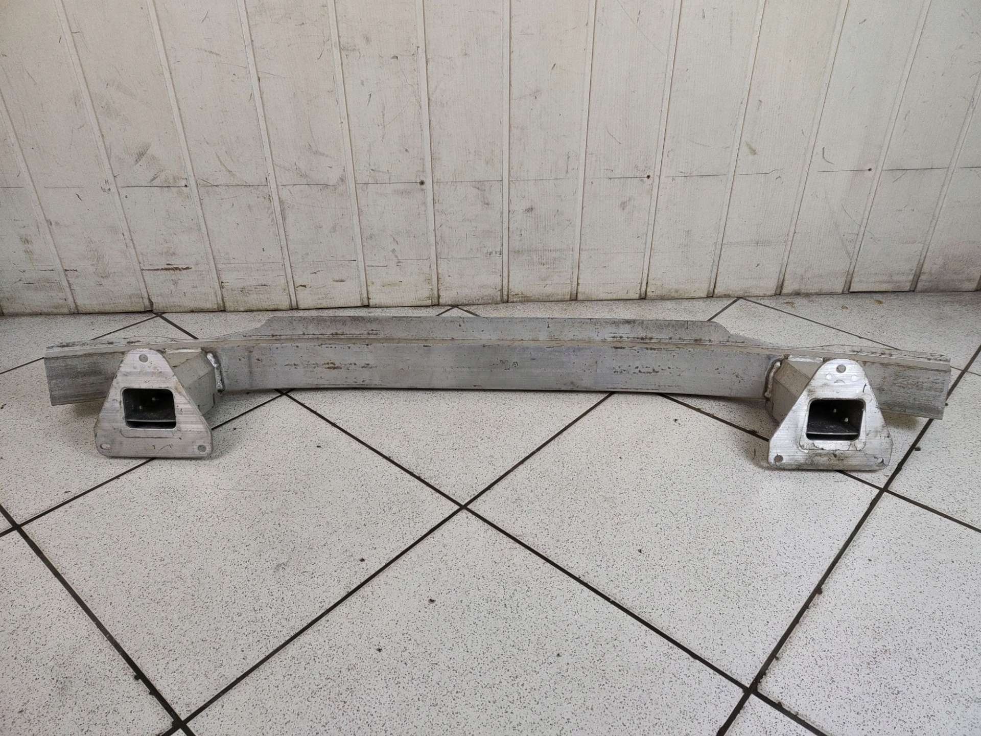 sider pillar of a bumper front Jeep Cherokee 5 2014 1741468613