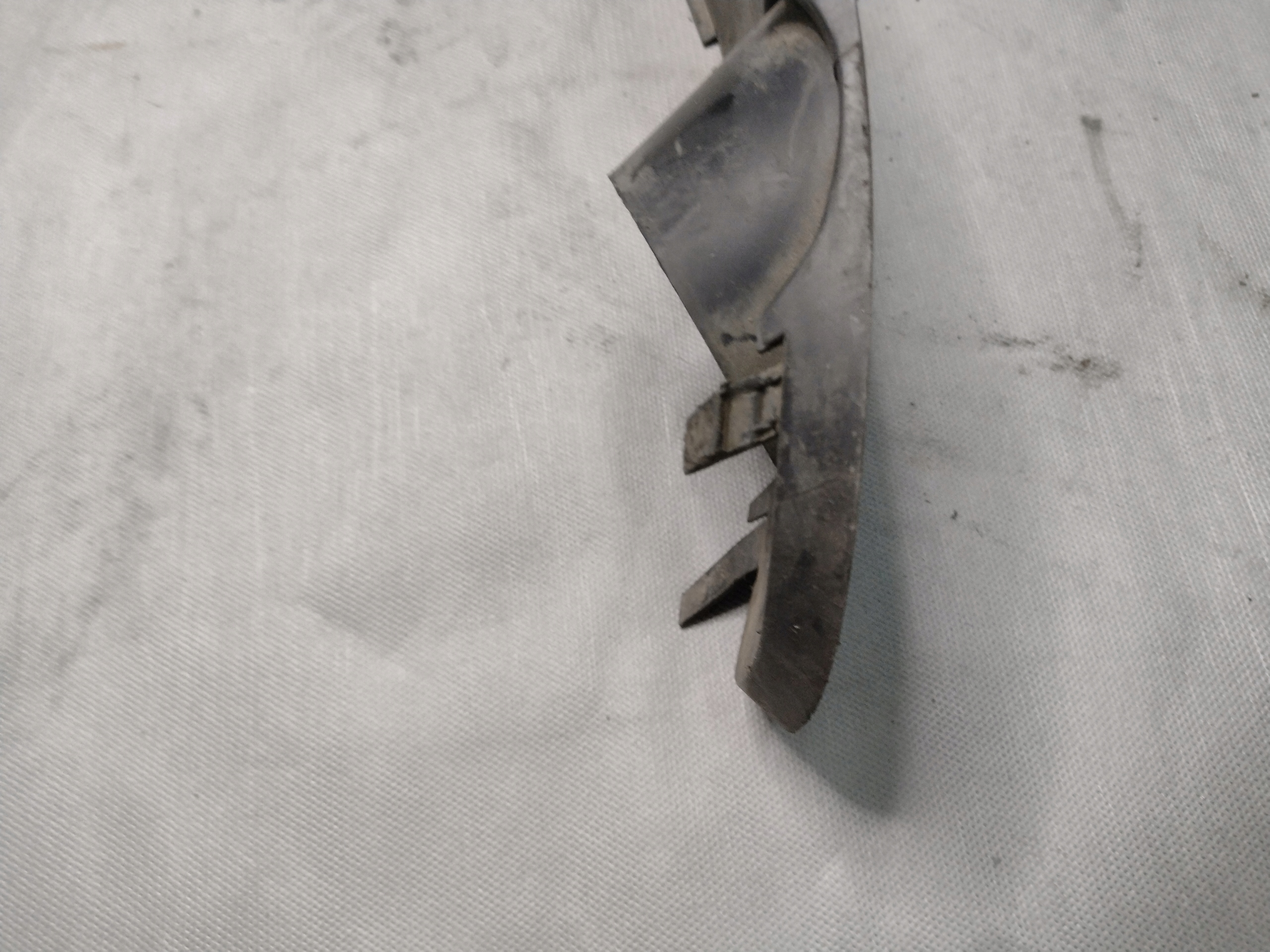 grid grille W bumper 8200700247 RENAULT THALIA II 10r.