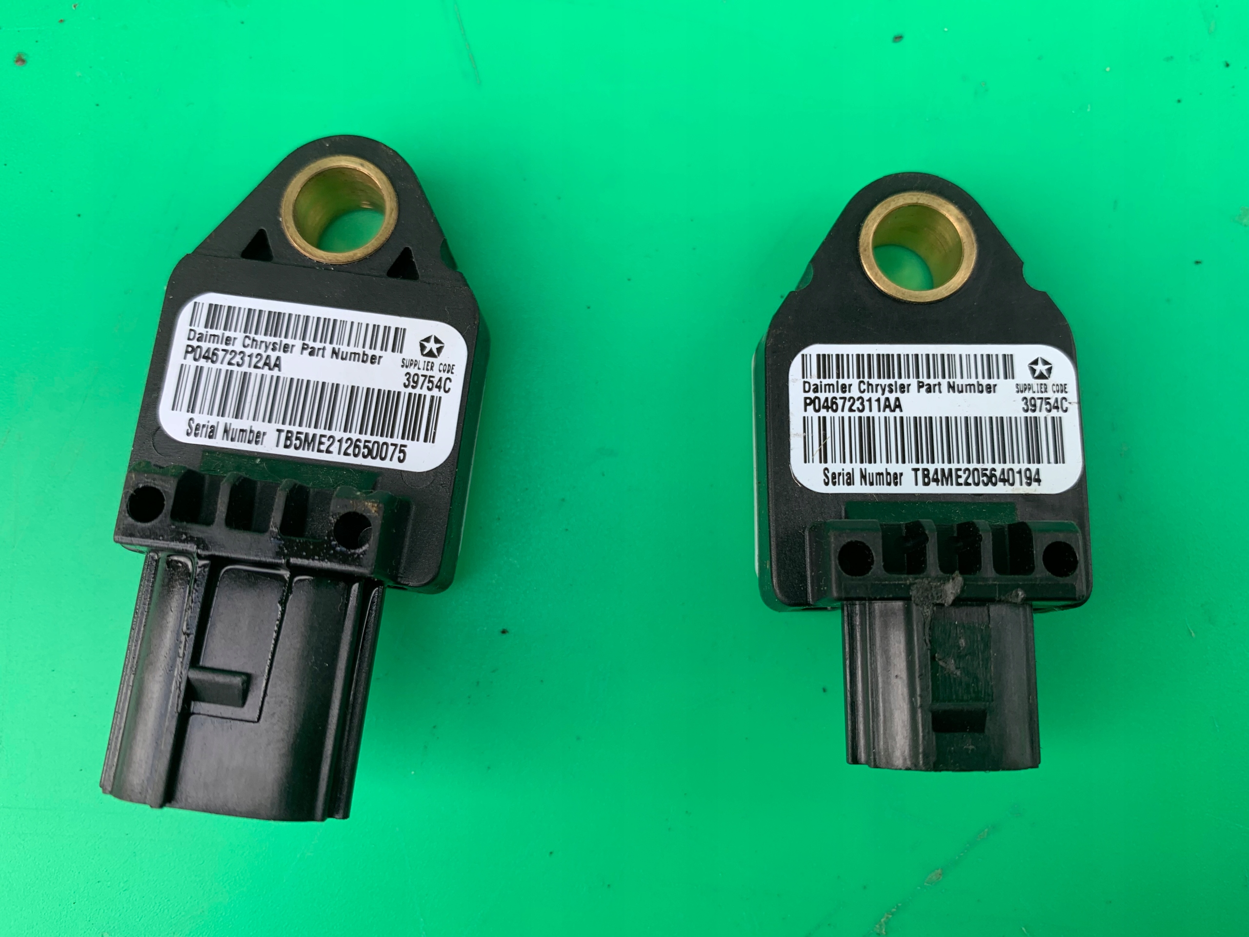 CZUJNIK UDERZENIOWY SENSOR DODGE CALIBER 06 P04672311AA za 30 zł z