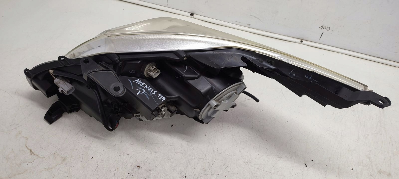 light front front right lens Toyota Avensis T27