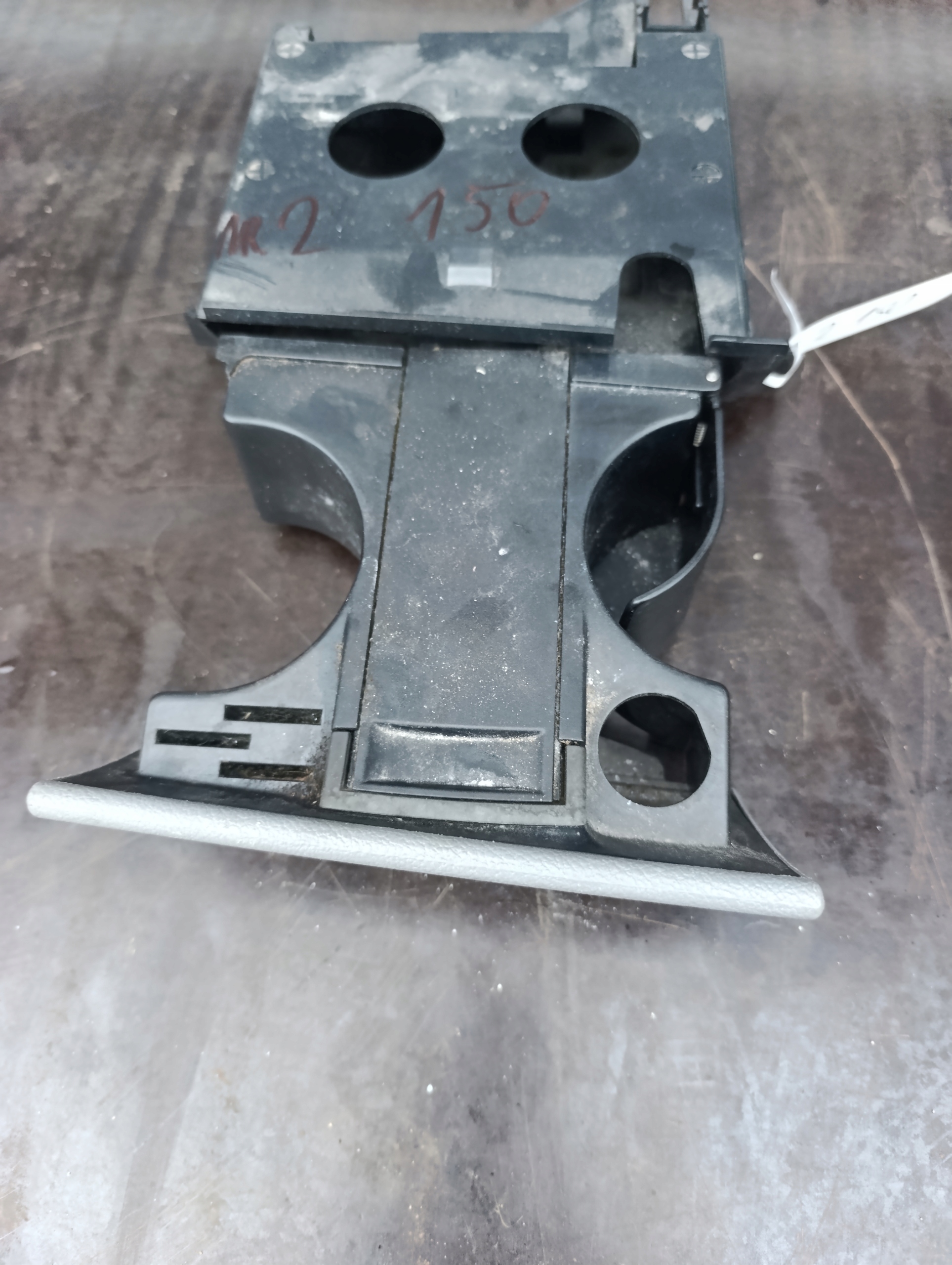 VW T5 PODWOJNY bracket for KUBKI/ damaged