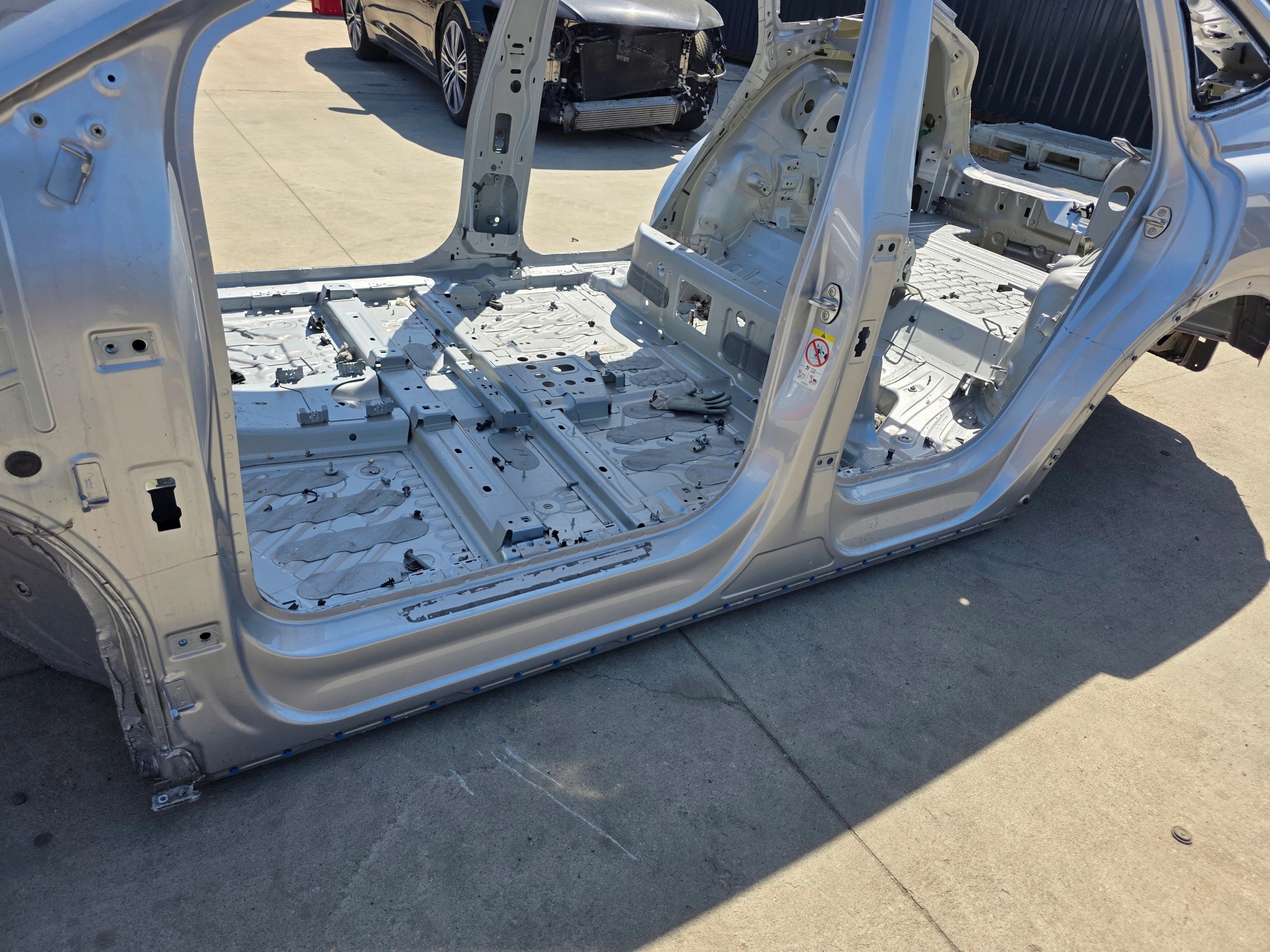 quarter threshold left left side driver´s AUDI Q4 E-TRON original !!!