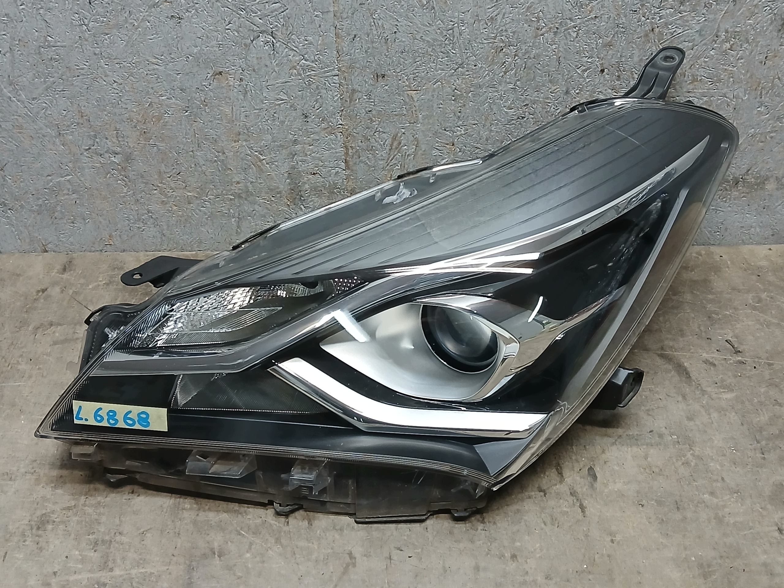 light front left TOYOTA YARIS III 3 LIFT 17-20 lens