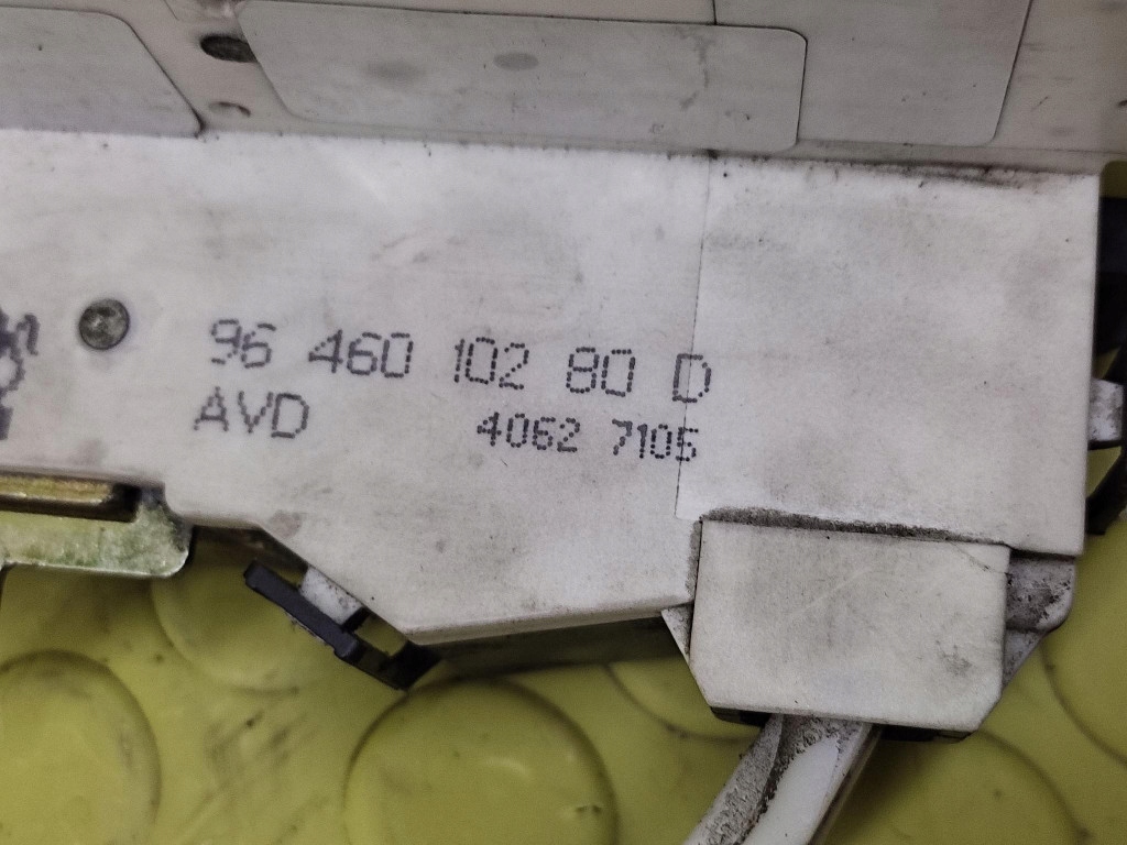 PEUGEOT 1007 lock door right front