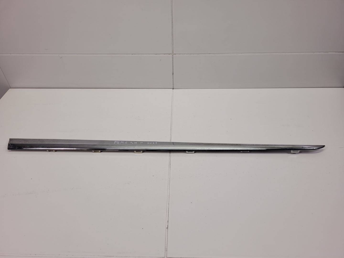 moulding door front right side Ford Puma 2 2021