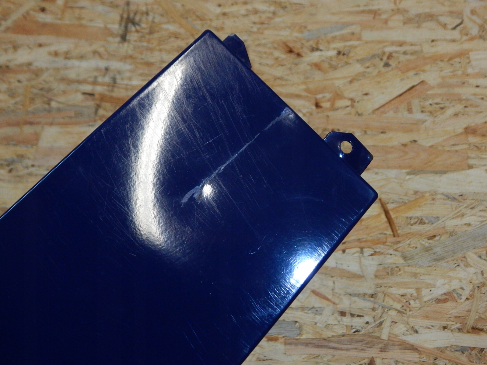 VW T5 klapka blacha osłona wlewu paliwa LL5M Jakość części (zgodnie z GVO) O - oryginał z logo producenta pojazdu (OE)