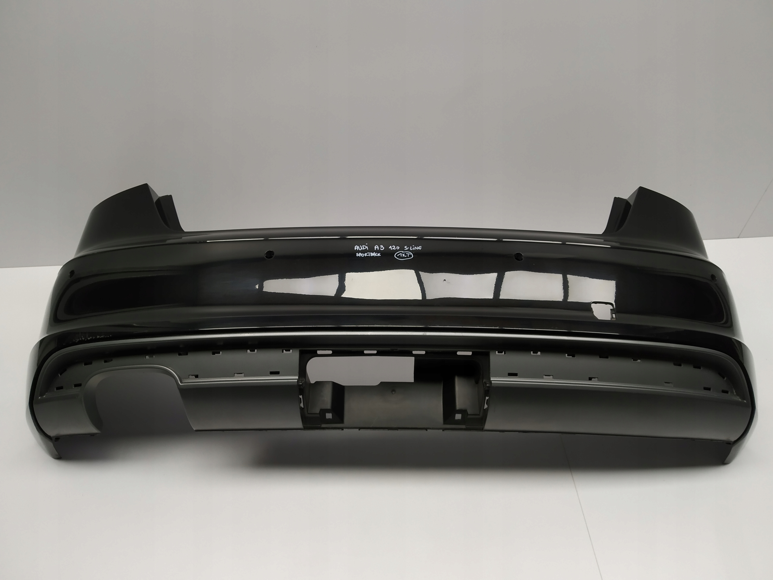12 - 16R Audi A3 Hb Sportback S-Line Stoßstange heck 6xPDC schwarzer 8V schwarzer