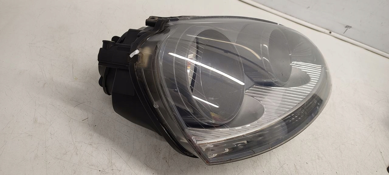 light front front right VW Golf V