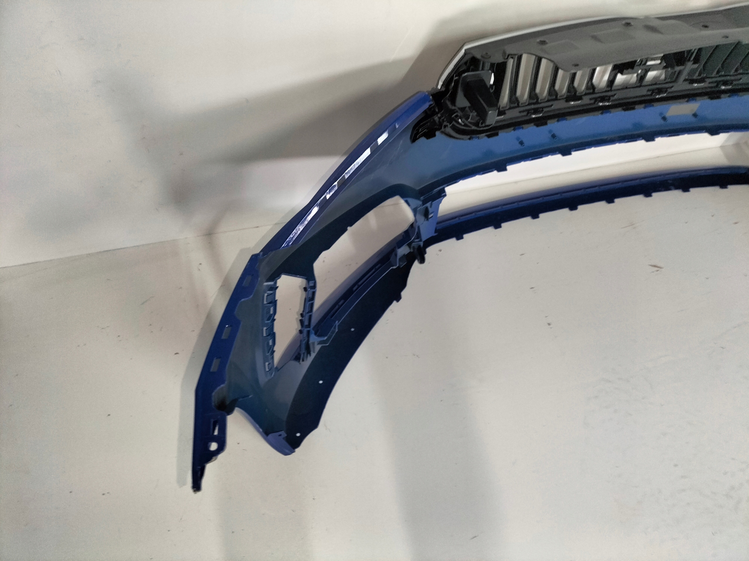 FRONTSTOSSSTANGE VORNE SKODA SCALA 19
