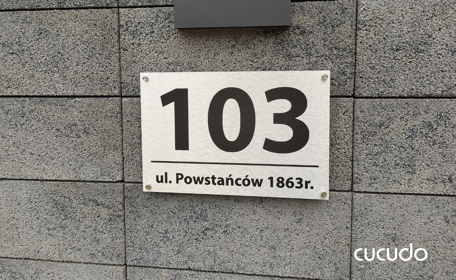 Tabliczka tablica ADRESOWA numer domu na dom ALUMINIOWA 30x20 cm + DYSTANSE Wysokość produktu 20 cm