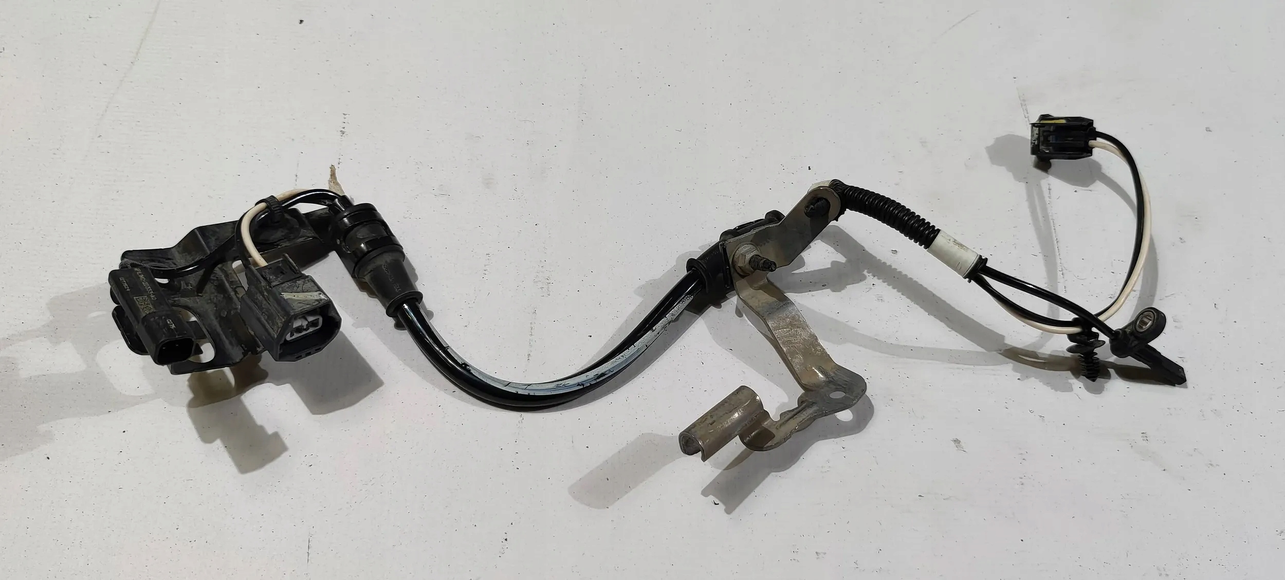 sensor ABS wiring of a caliper rear part rear left Ford Explorer 2020
