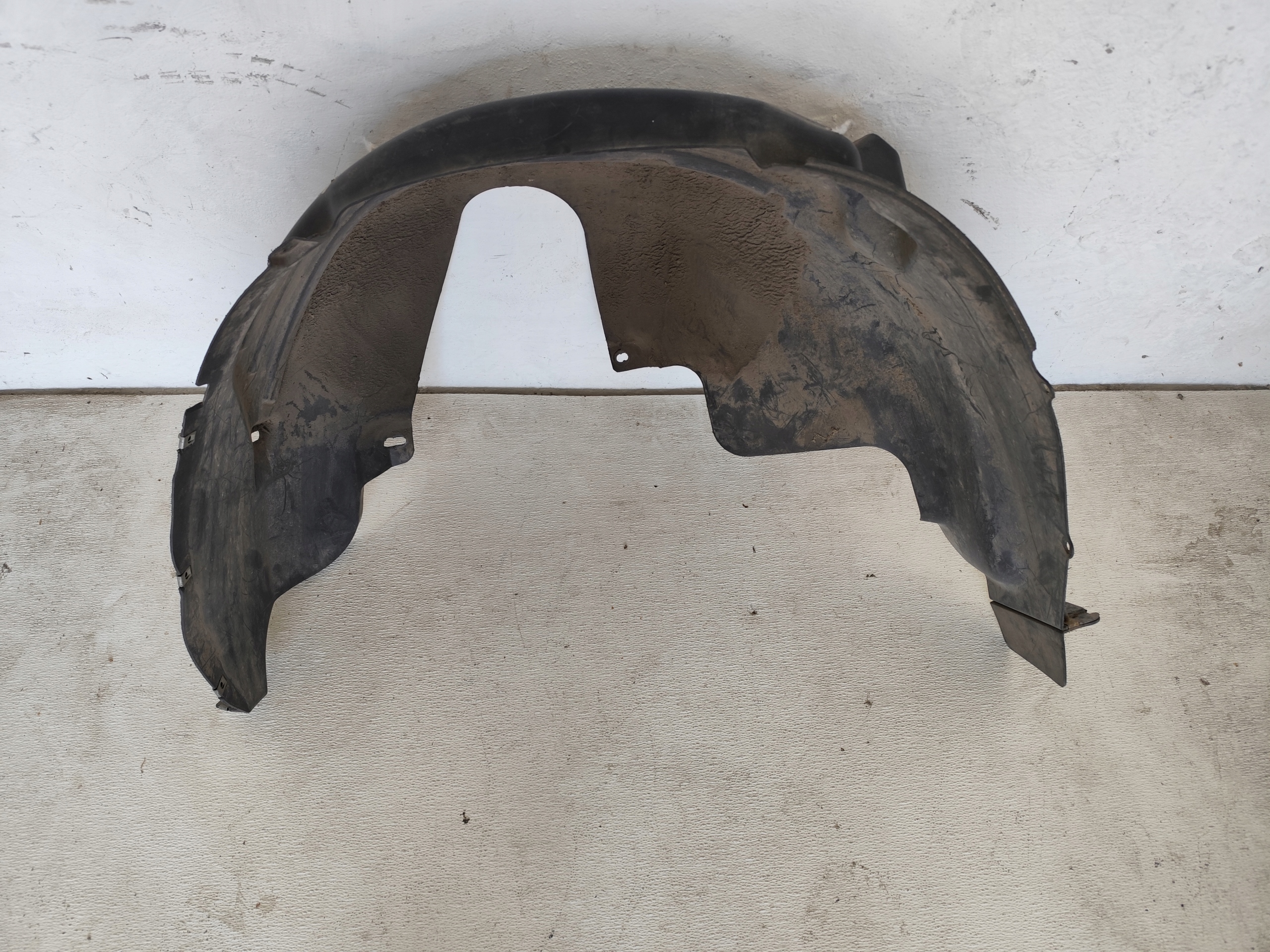 CHEVROLET TRAX 2013 mudguard rear. right