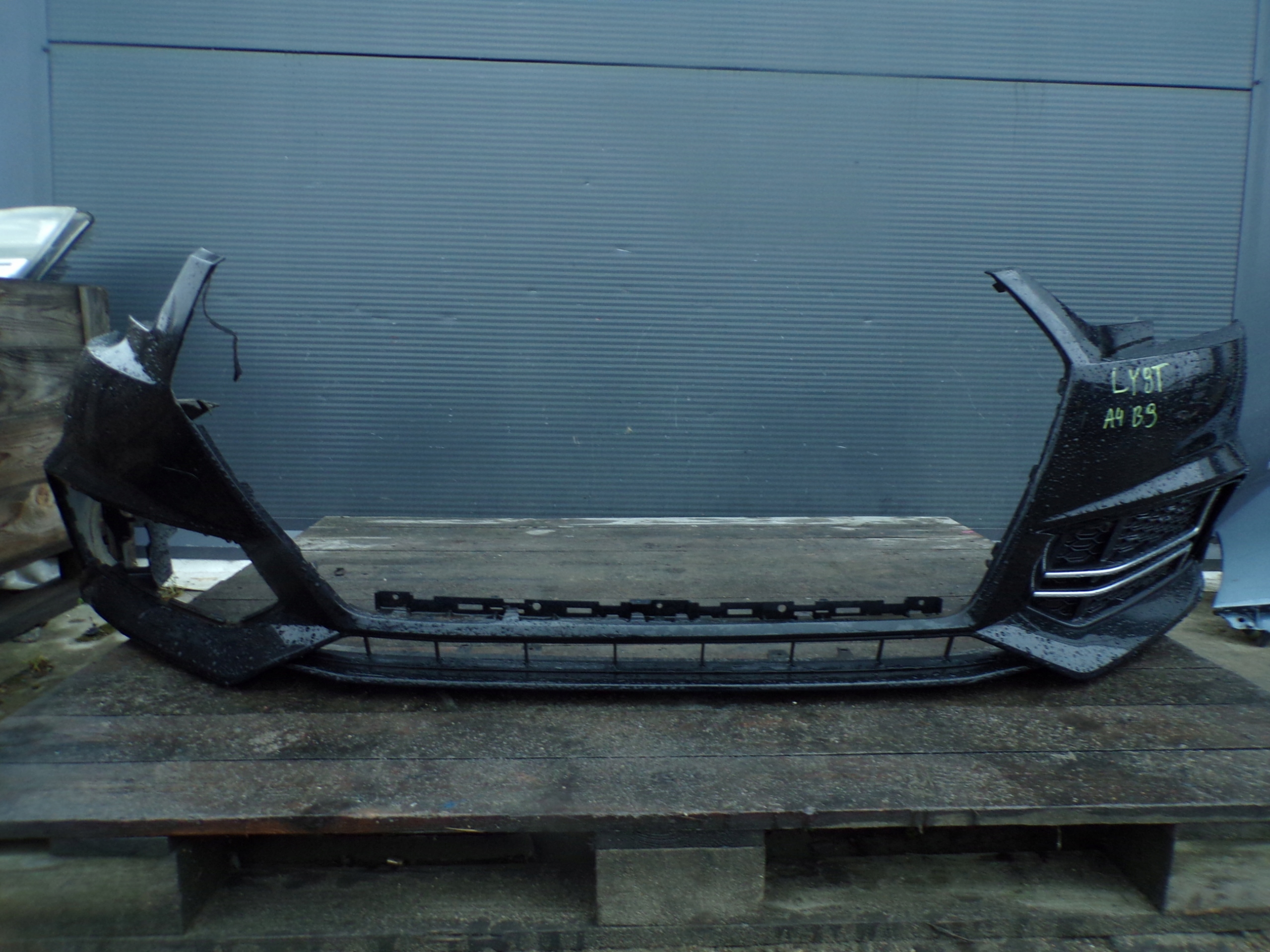 Frontstoßstange vorne AUDI A4 B9 S-Line Farbe LY9T