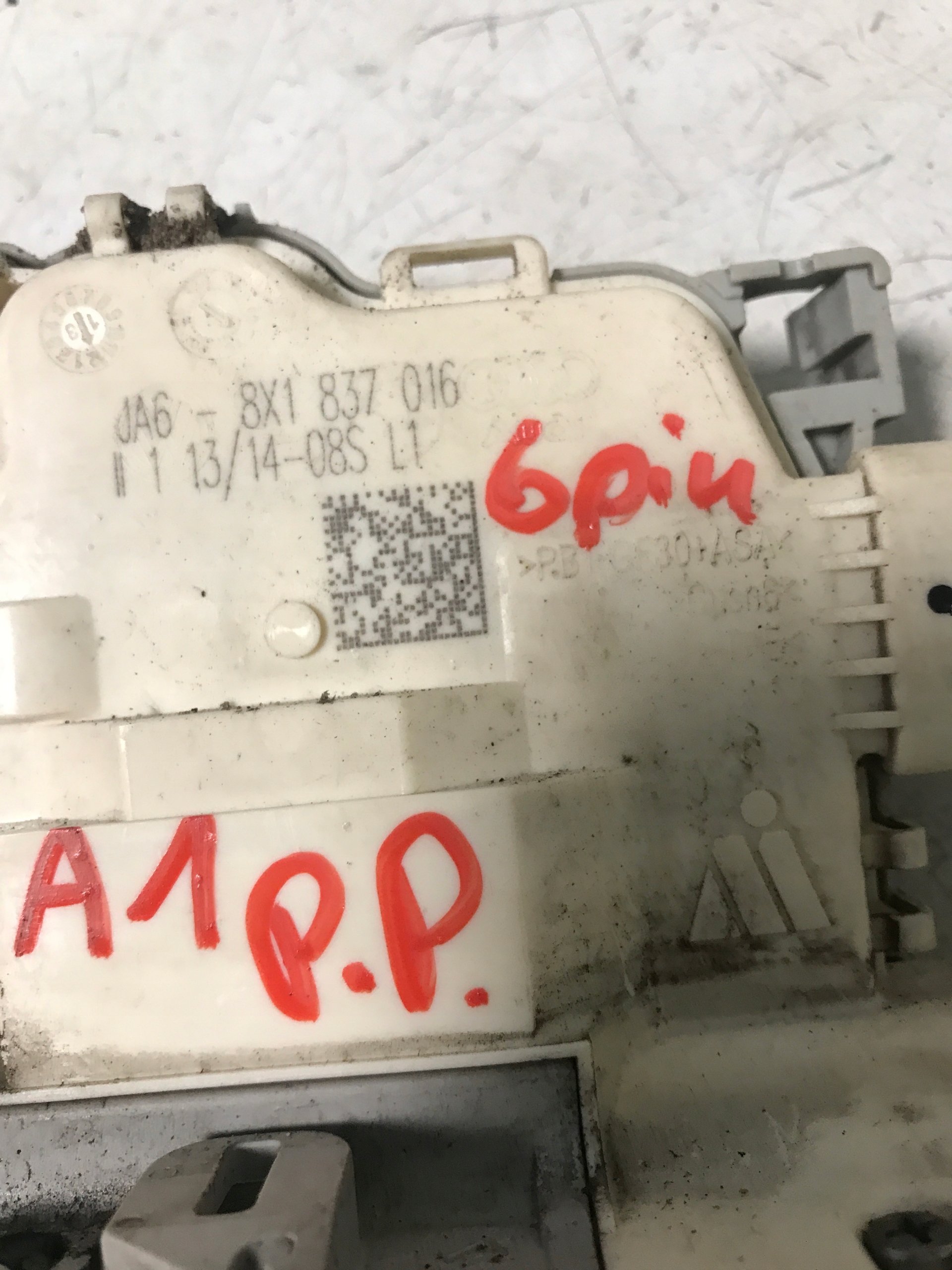 lock door right front AUDI A1 8X 8X1837016
