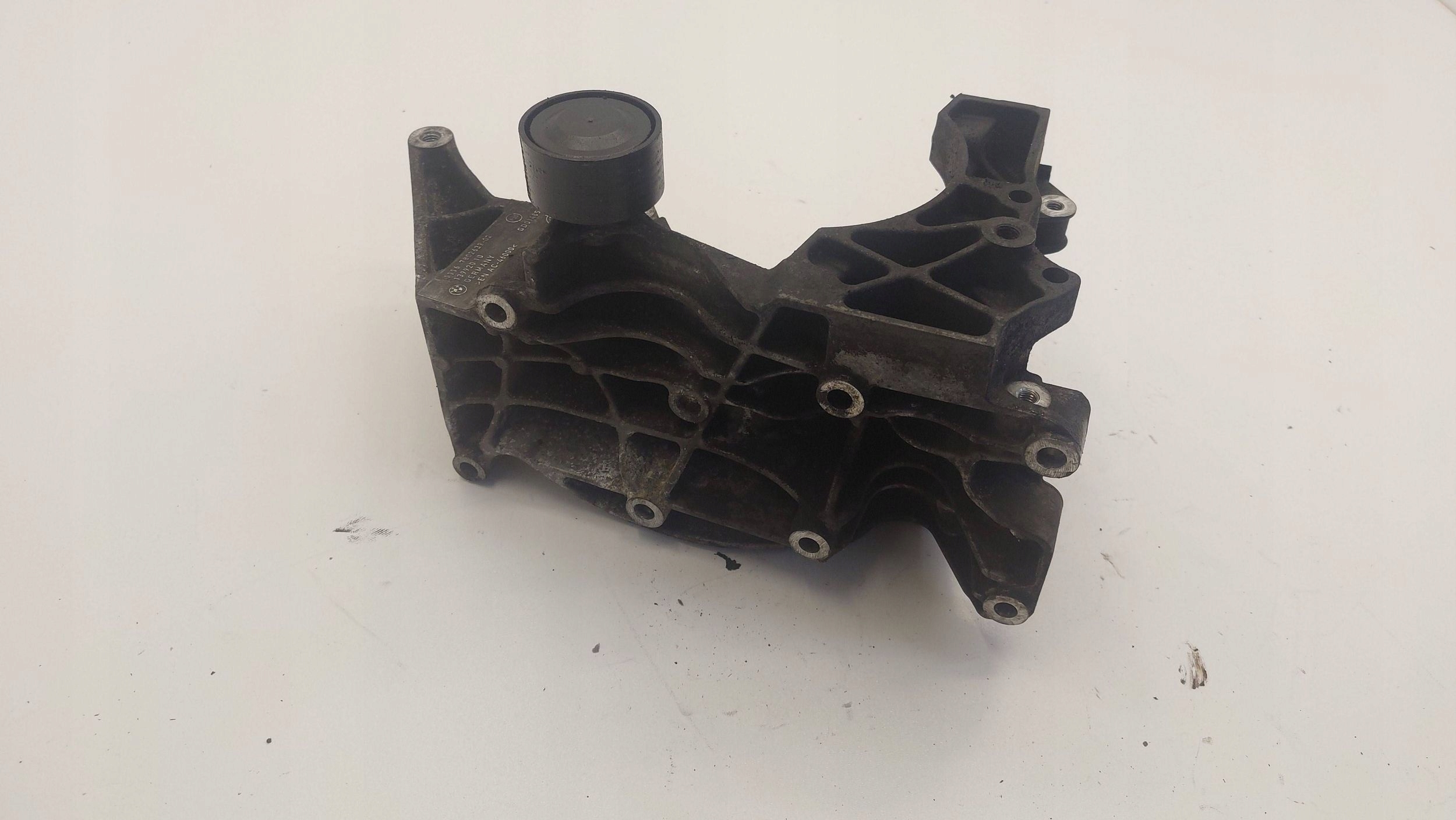 BMW E84 X1 E81 E82 E87 E90 E60 N47 2.0 D supporto Porta alternatore 7802639