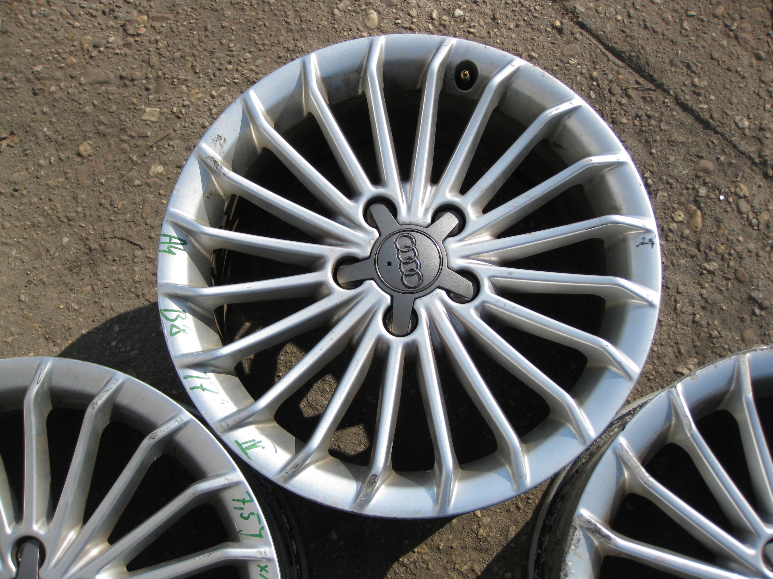 AUDI A4 B8 discs aluminium 17" ET 45 KOMPLET 8K0601025CF