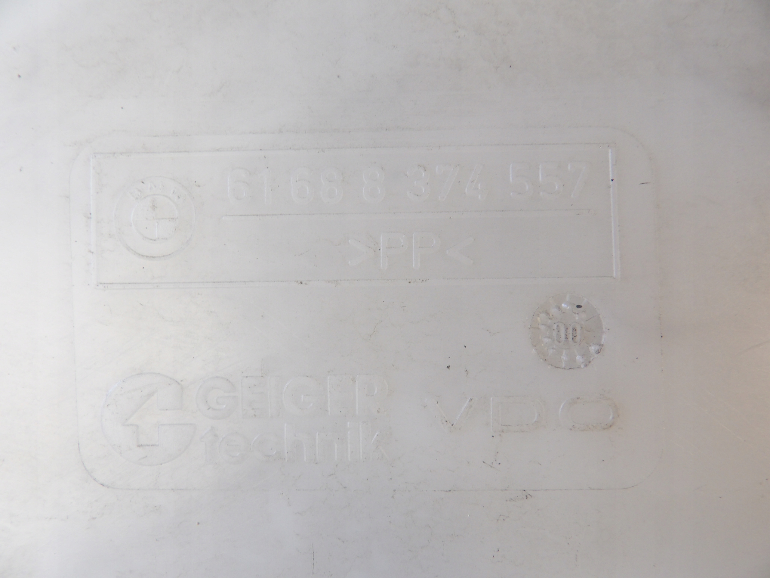 BMW E46 - Behälter Spritzdüse heck 6168 8 374557