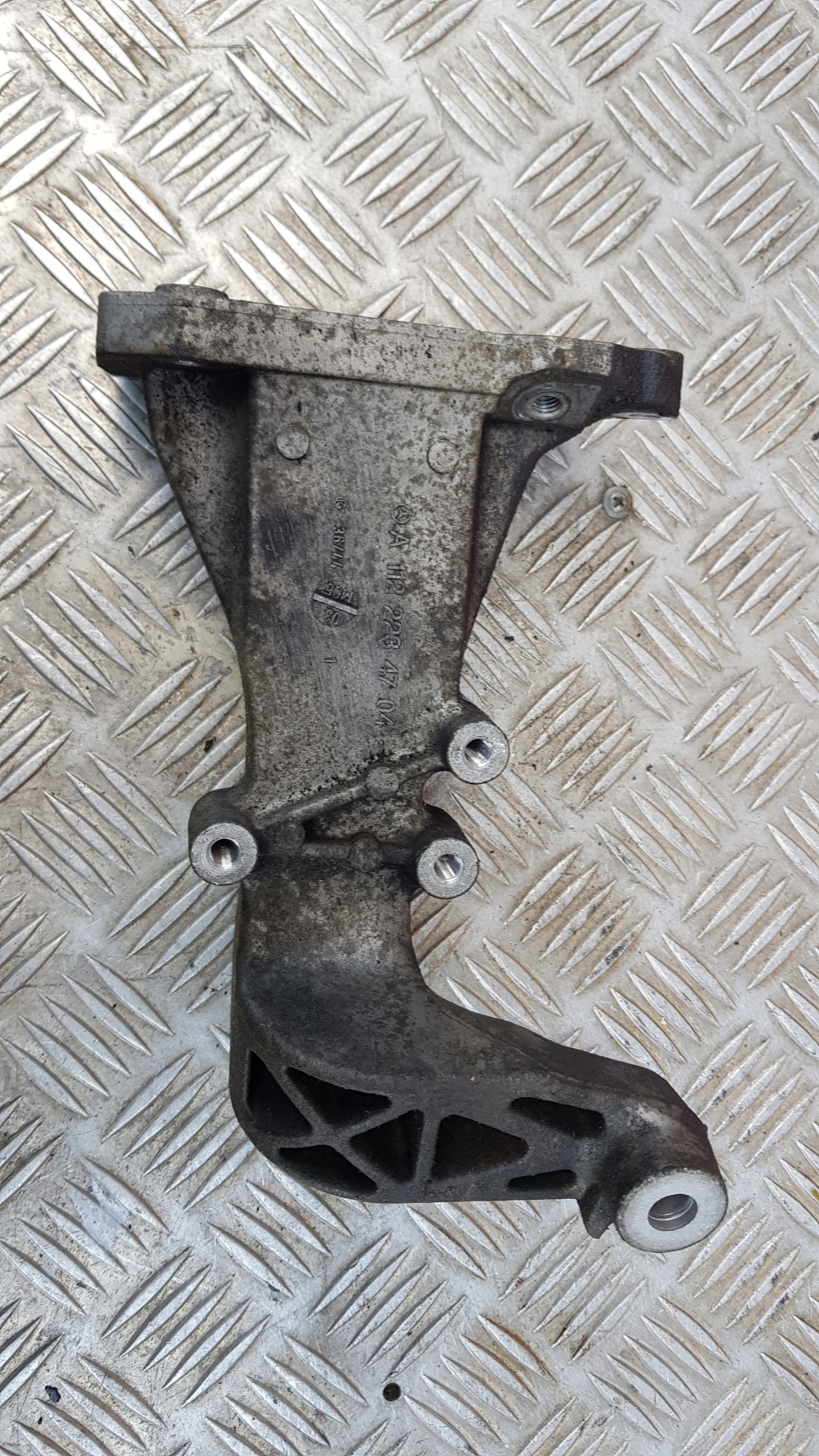 MERCEDES W211 3.2 supporto staffa a1122234704