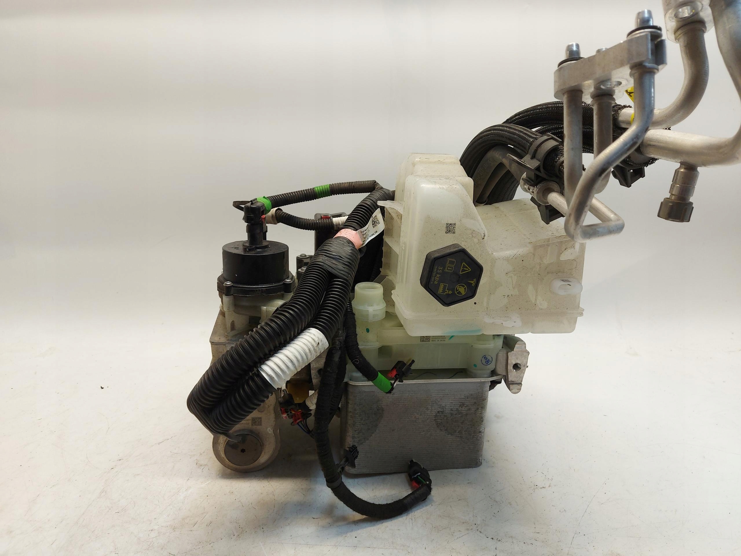 TESLA MODEL Y 2023r pumpa wymiennik ciepla vode 1506859-00-D