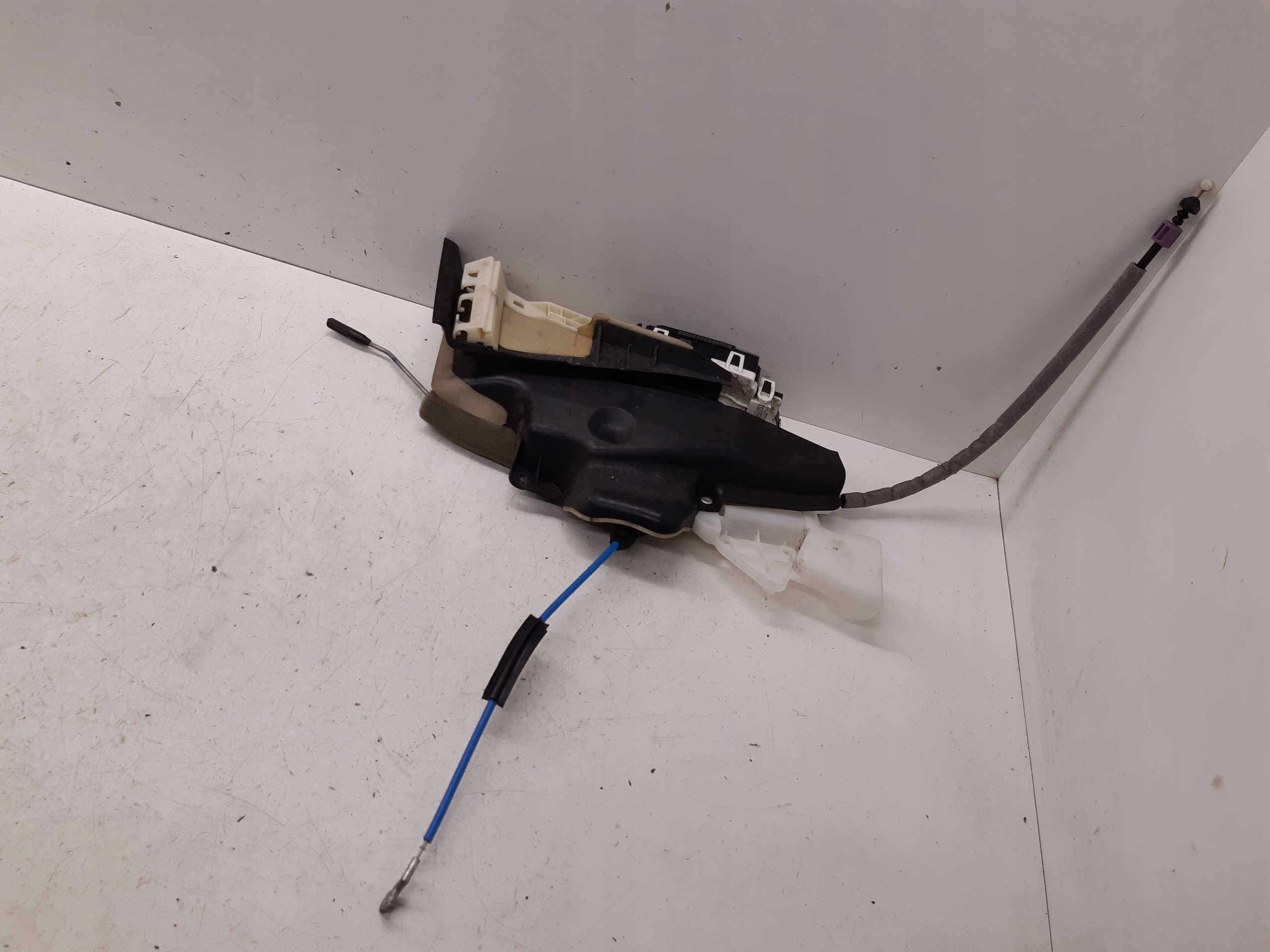 lock left front 2047201535 Mercedes W212