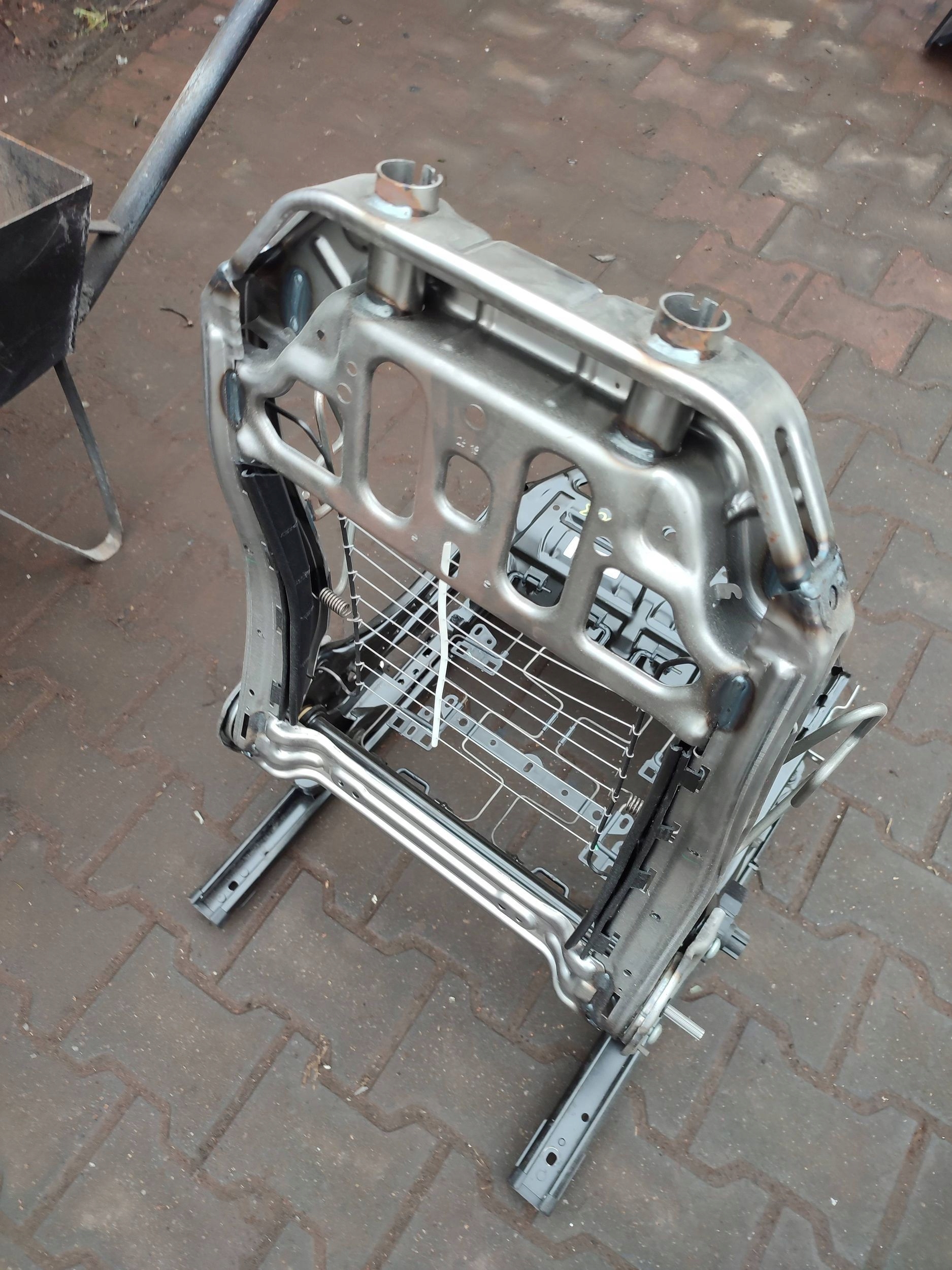 Peugeot 2008 and 2018 front side right support seat