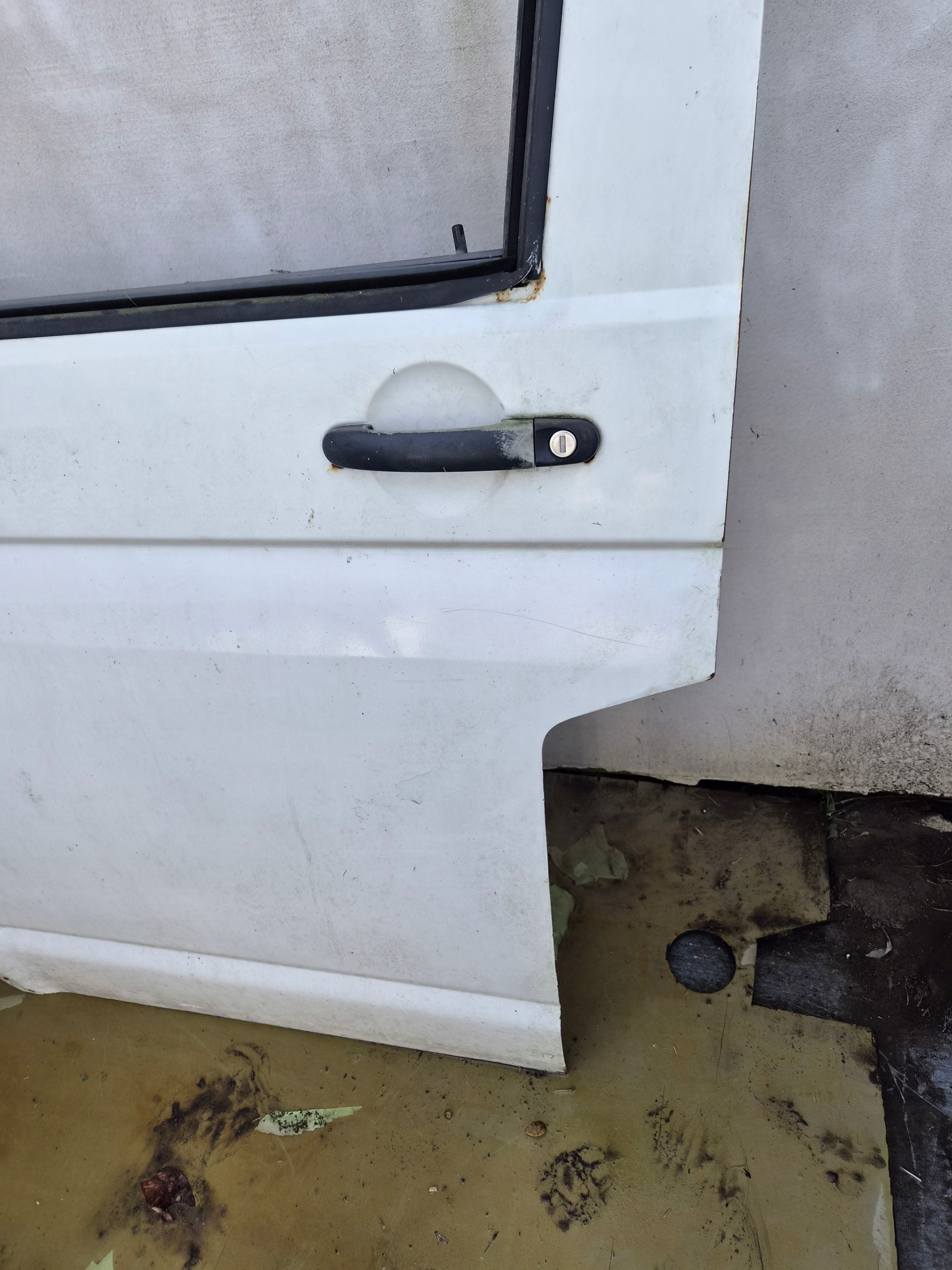 door front left VW T5 T5 LIFT front kierowca/ driver´s biale