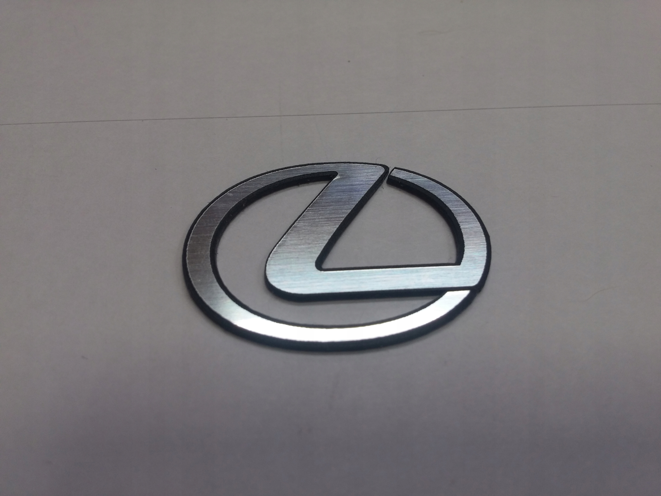 

Lexus naklejka emblemat logo 40 x 25mm *srebrna