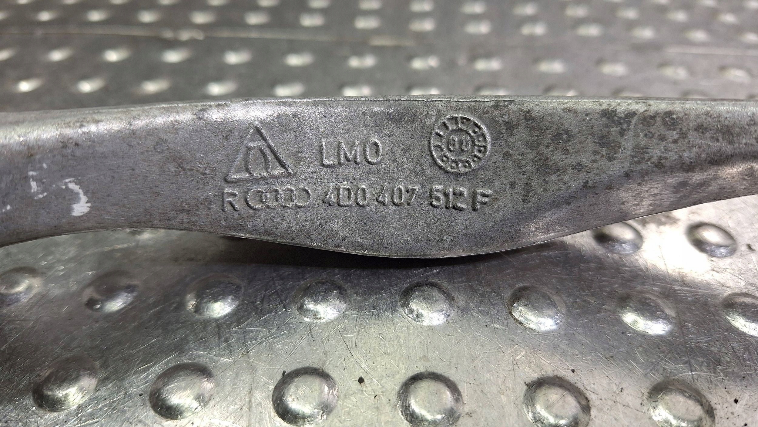 arm right front upper OE 4D0407512F AUDI A4 B6 A6 C5 PASSAT B5 SUPERB and