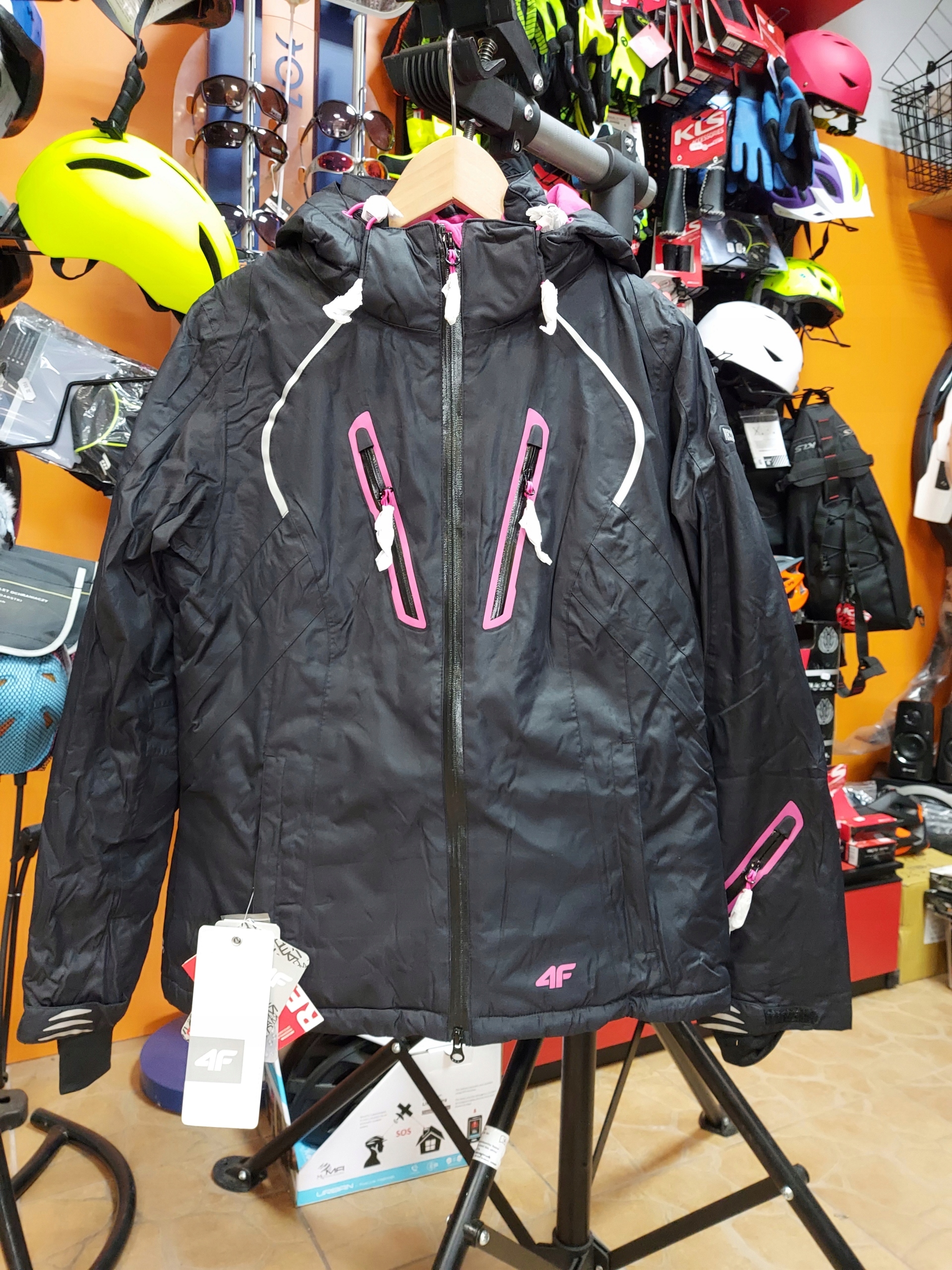 4F Dámská Lyžařská Bunda T4Z12-KUDN00160 Černá vel. M