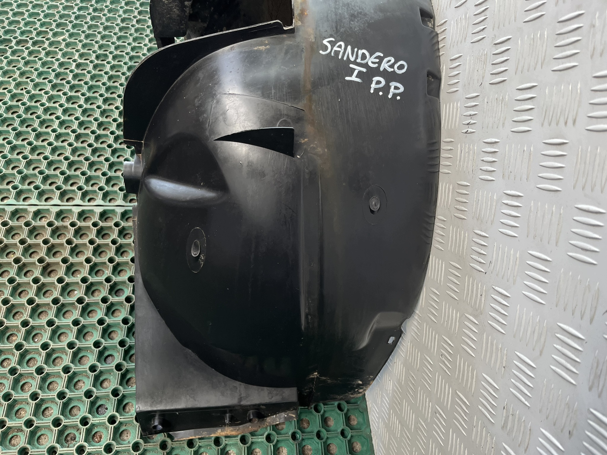 DACIA SANDERO and 08-12 mudguard front right front 8200735437 OE