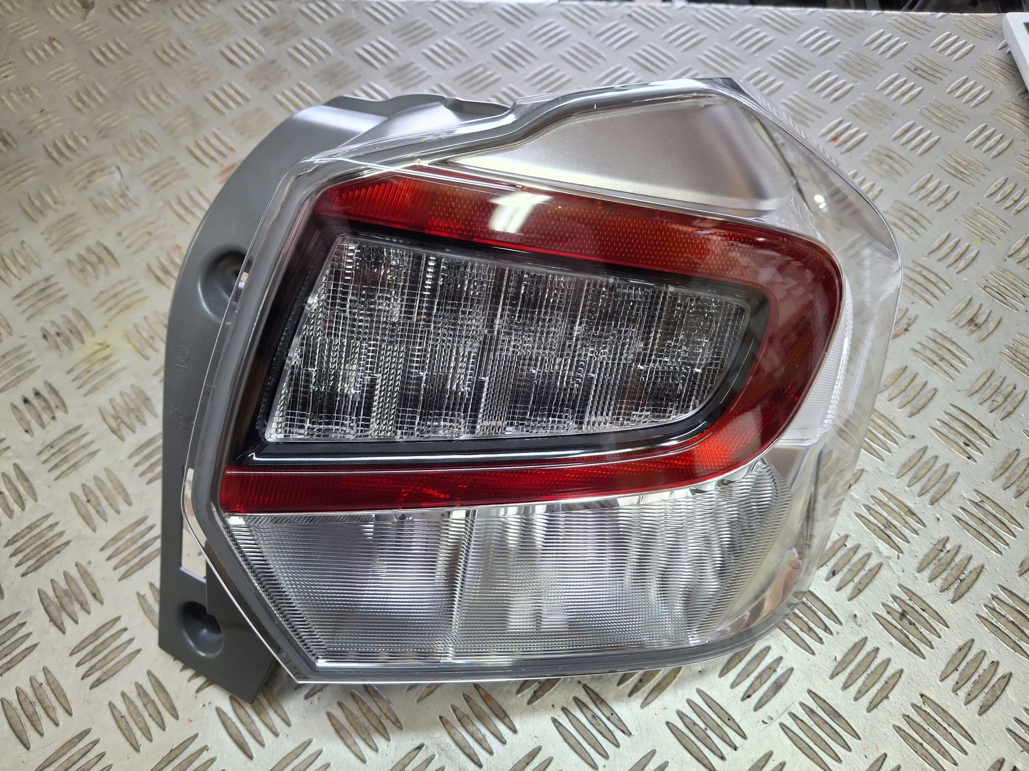 фонарь левый правый задний subaru XV 16- РЕСТАЙЛИНГ led
