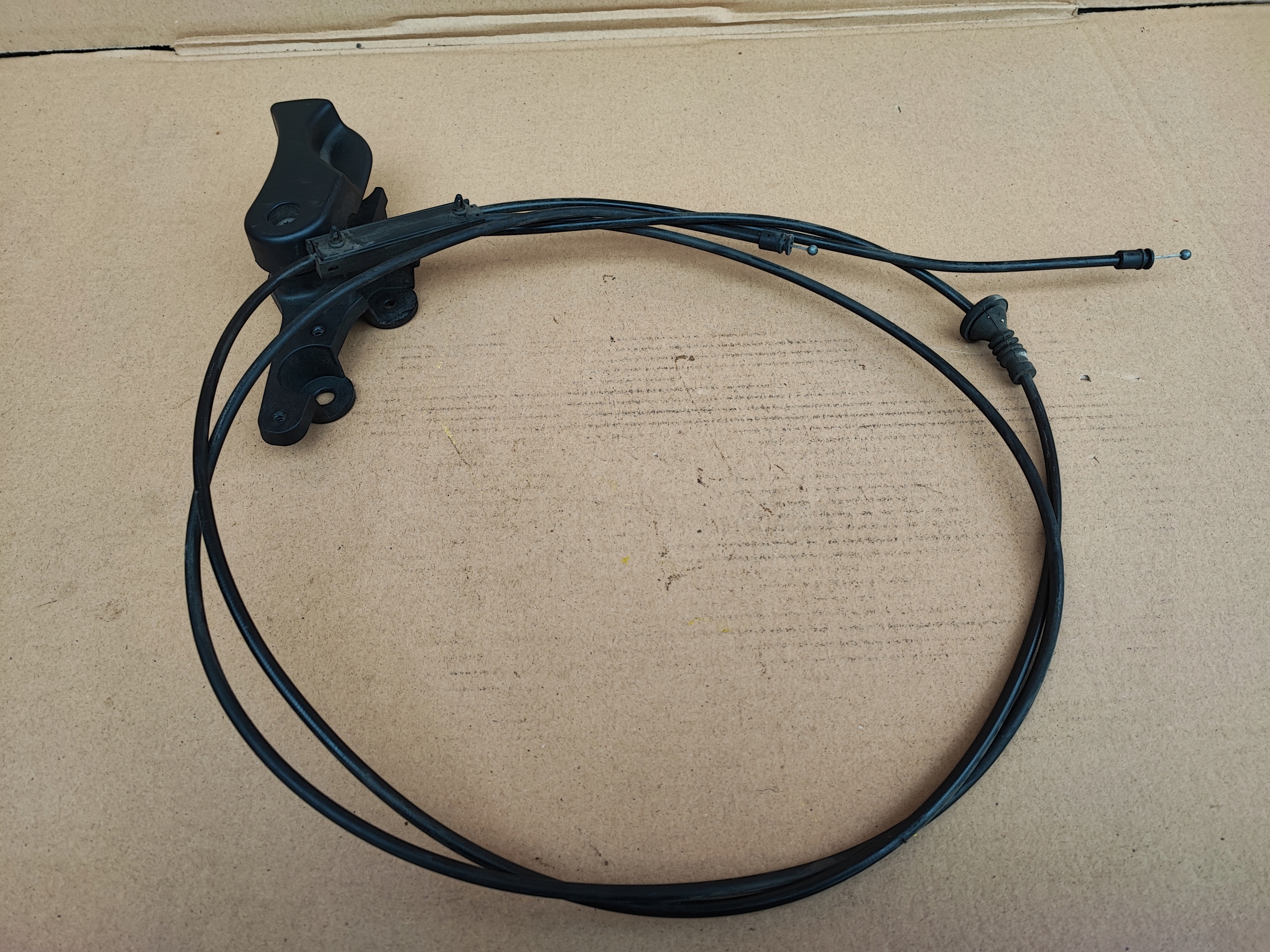 BMW 3 E90 E91 N46 318i трос капота трос