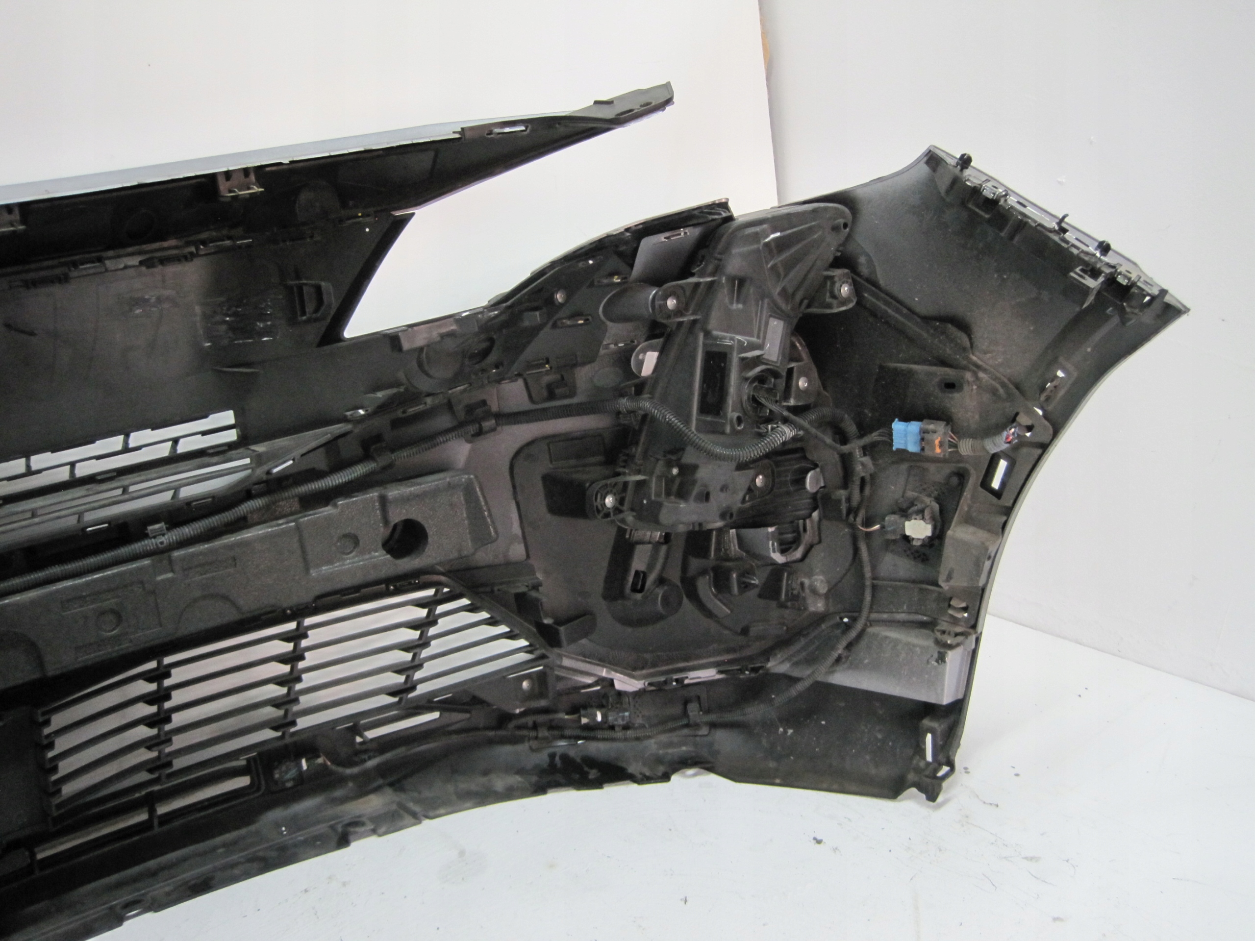 bumper front PEUGEOT 5008 23R 6 PDC KAMERA below RADAR