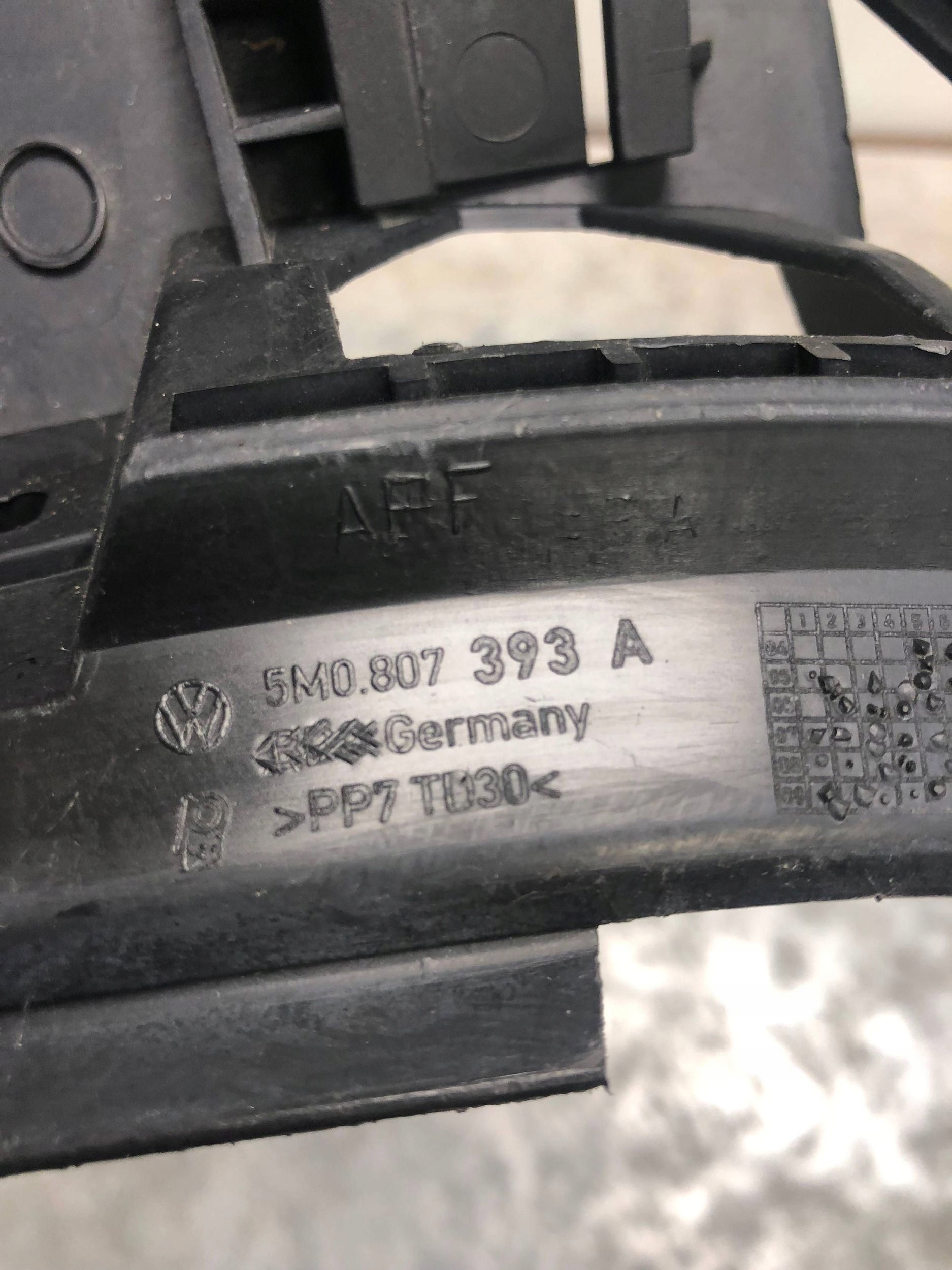 bumper bracket left rear part VW GOLF VI plus 5M0807393A