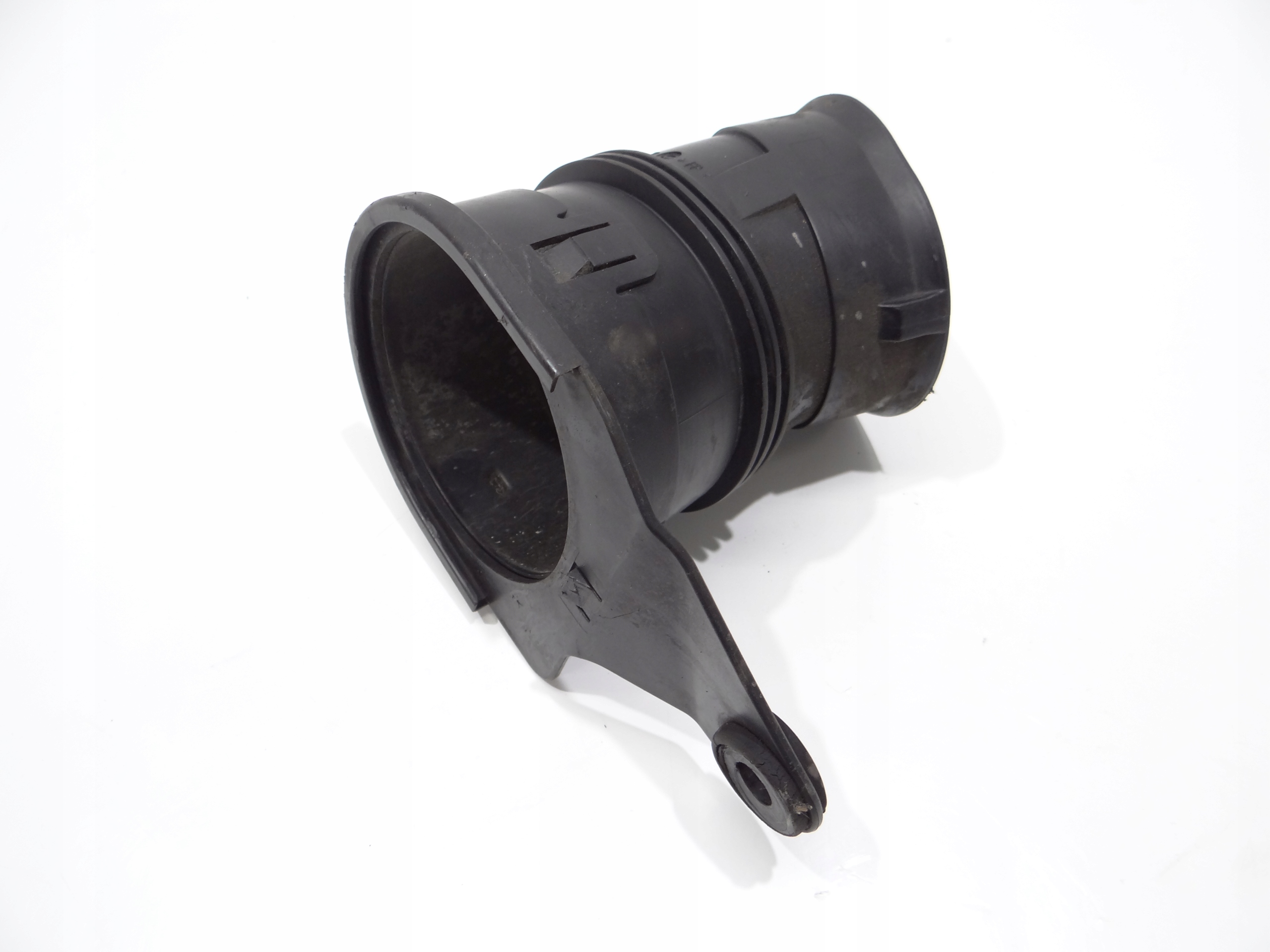 drain intake air hose BMW E60 E61 M54 7521016