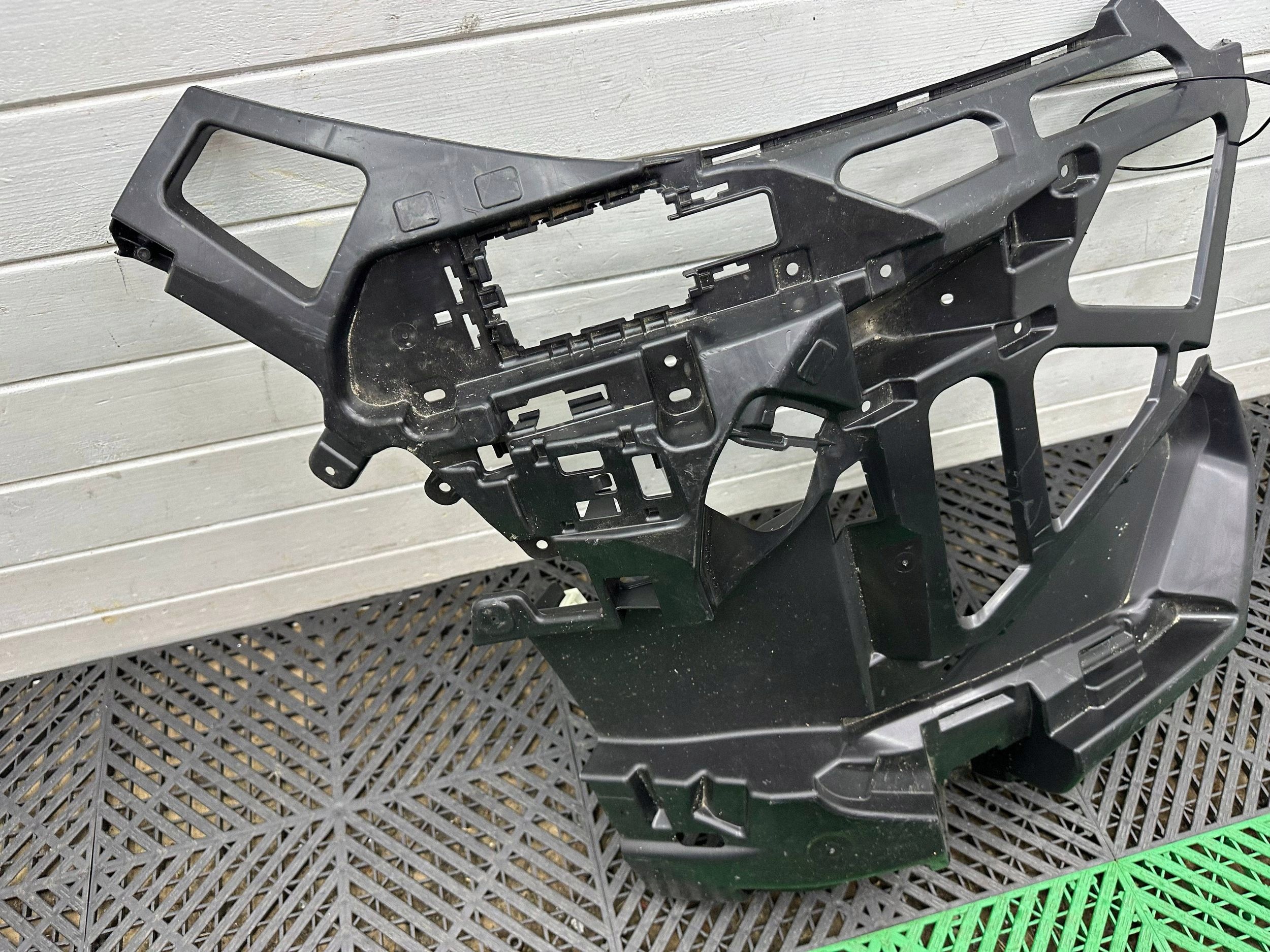 bumper bracket of the front front side right BMW X1 U11 9883584