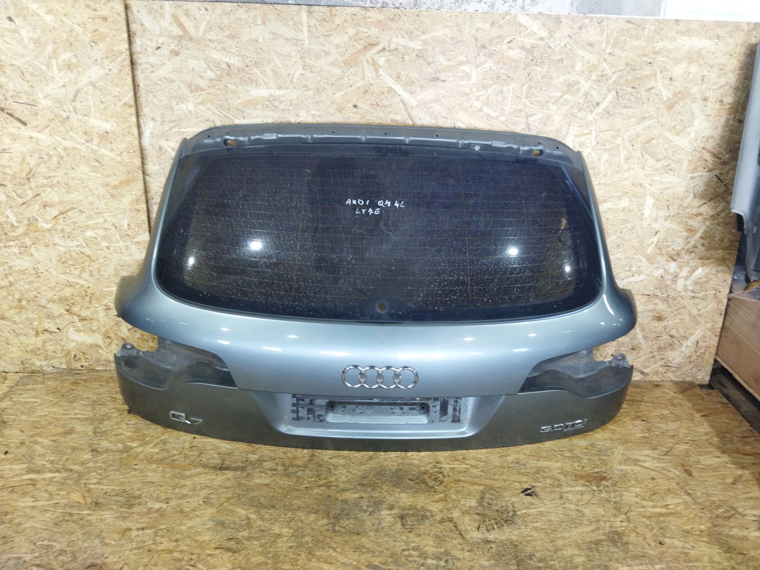 КРЫШКА ЗАДНЯЯ ЗАД. AUDI Q7l Ly7e