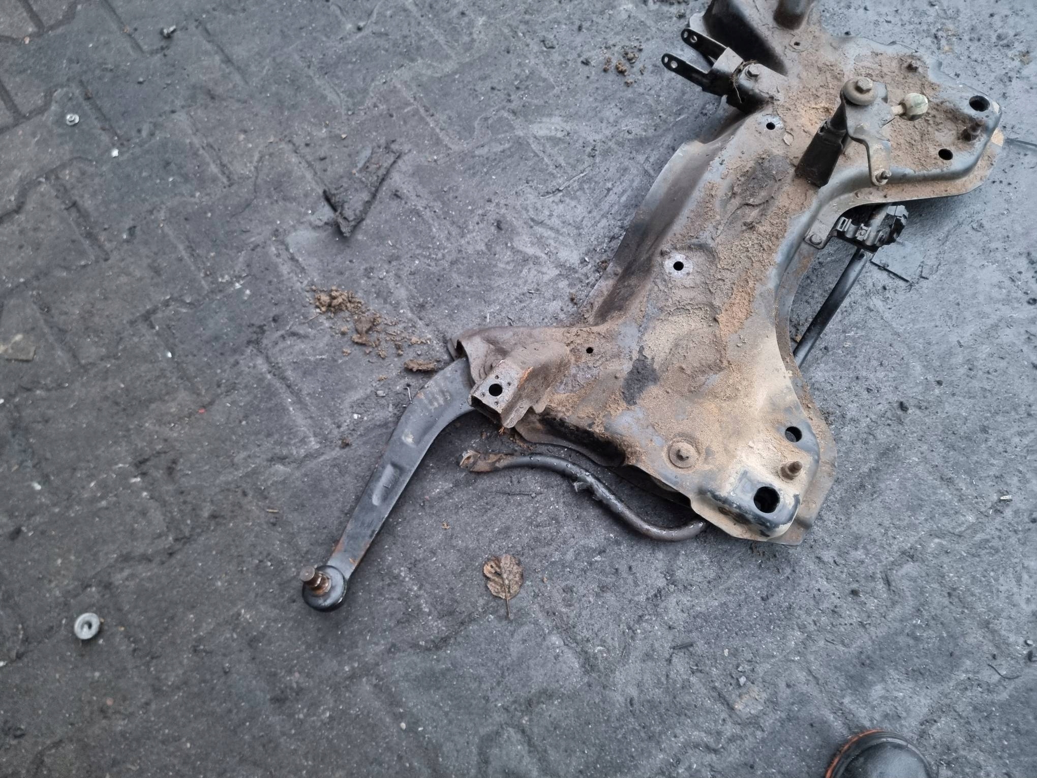 axle beam front 1.1 PEUGEOT 206