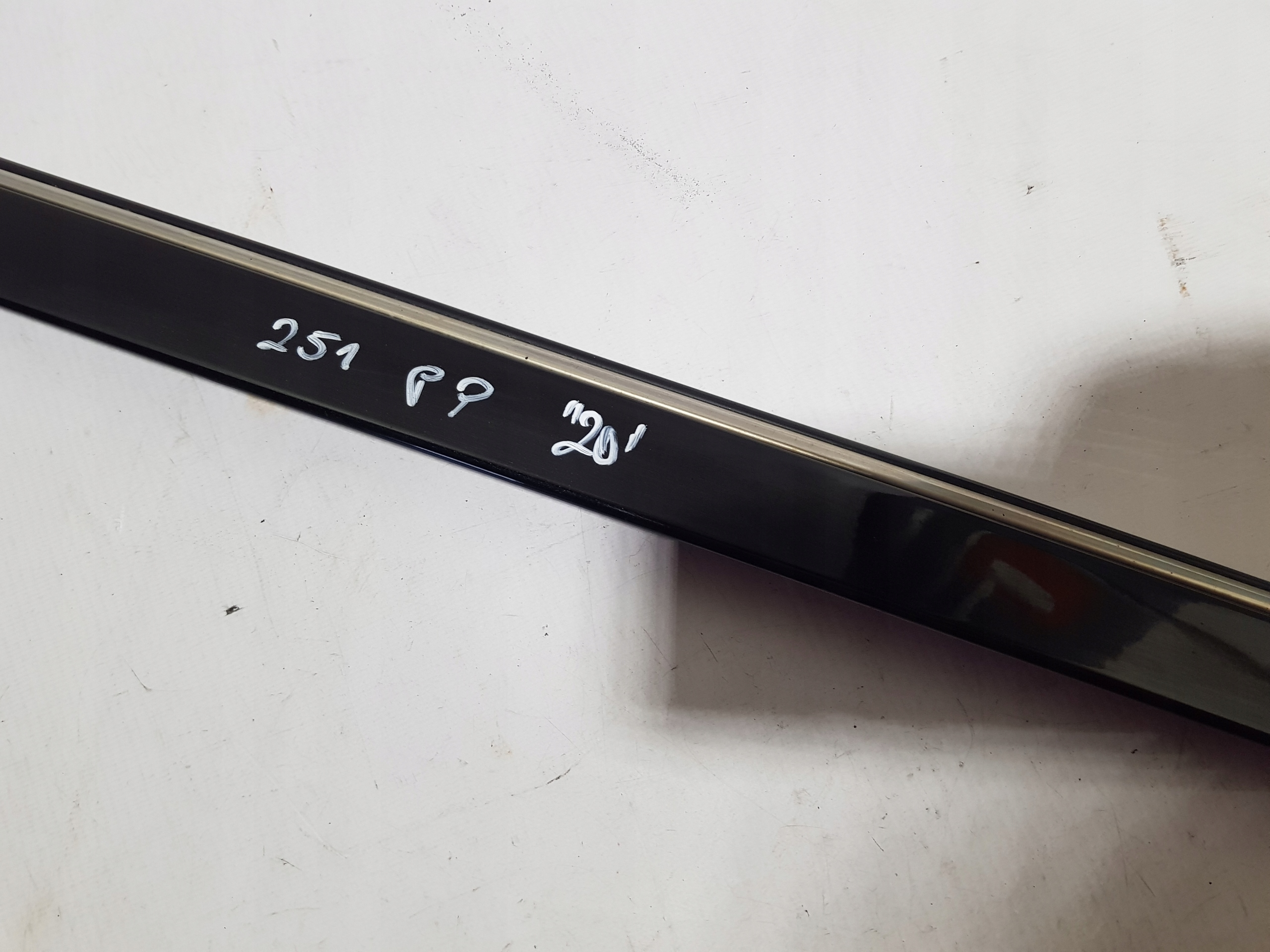 moulding door right front right front MERCEDES W251 197 C197