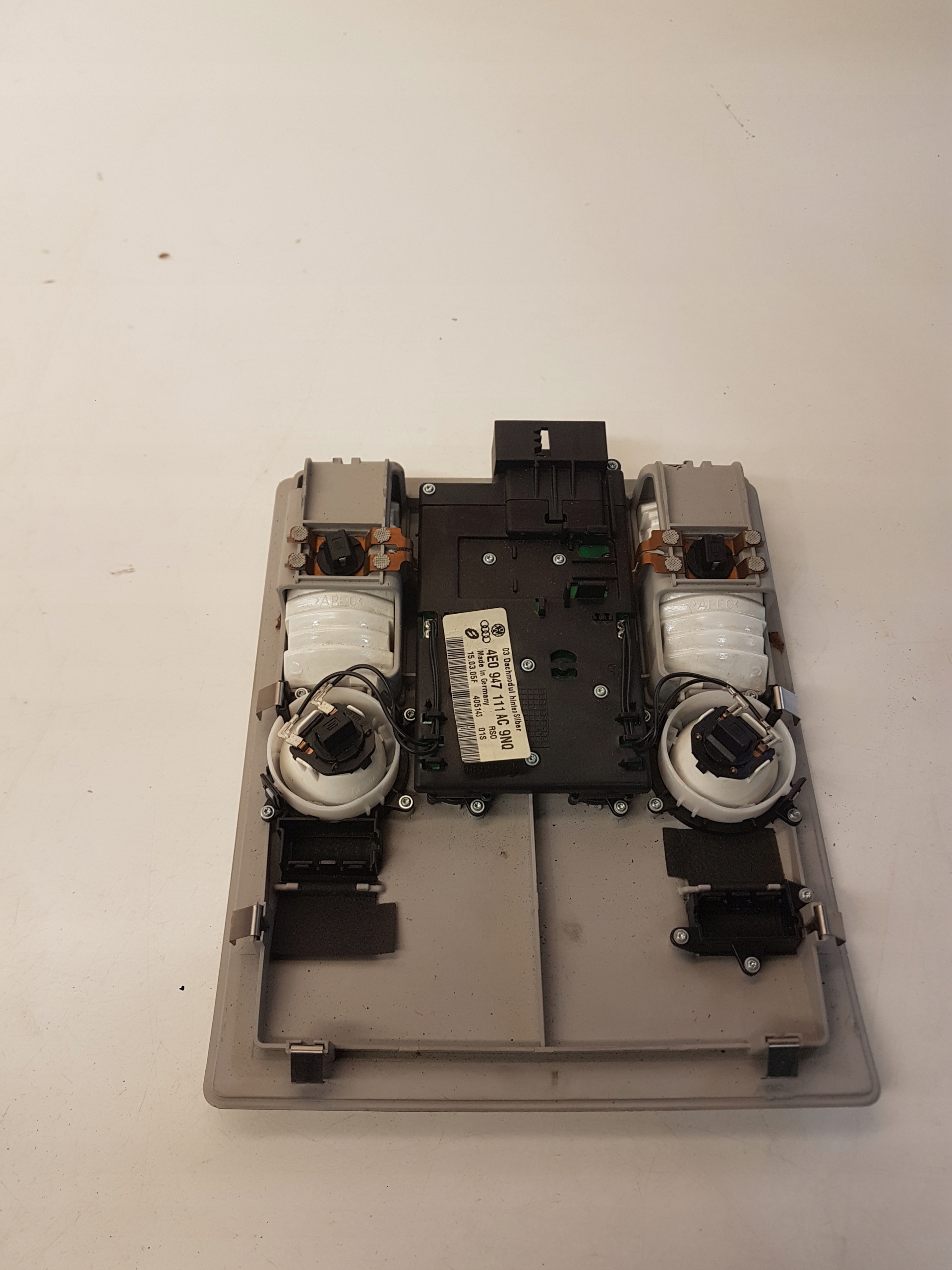 light OSWIETLENIE cabs AUDI A8 D3 4E094711AC