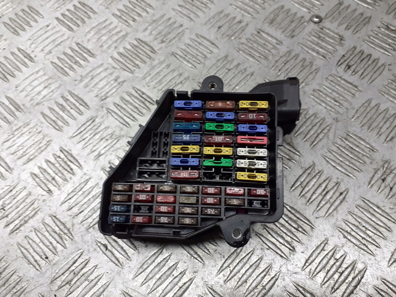 SKRZYNKA BEZPIECZNIKÓW SKODA OCTAVIA I