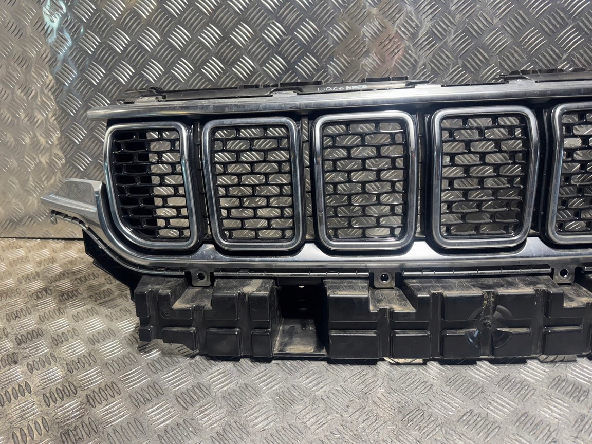 решетка радиатора передняя WAGONEER 22-24r