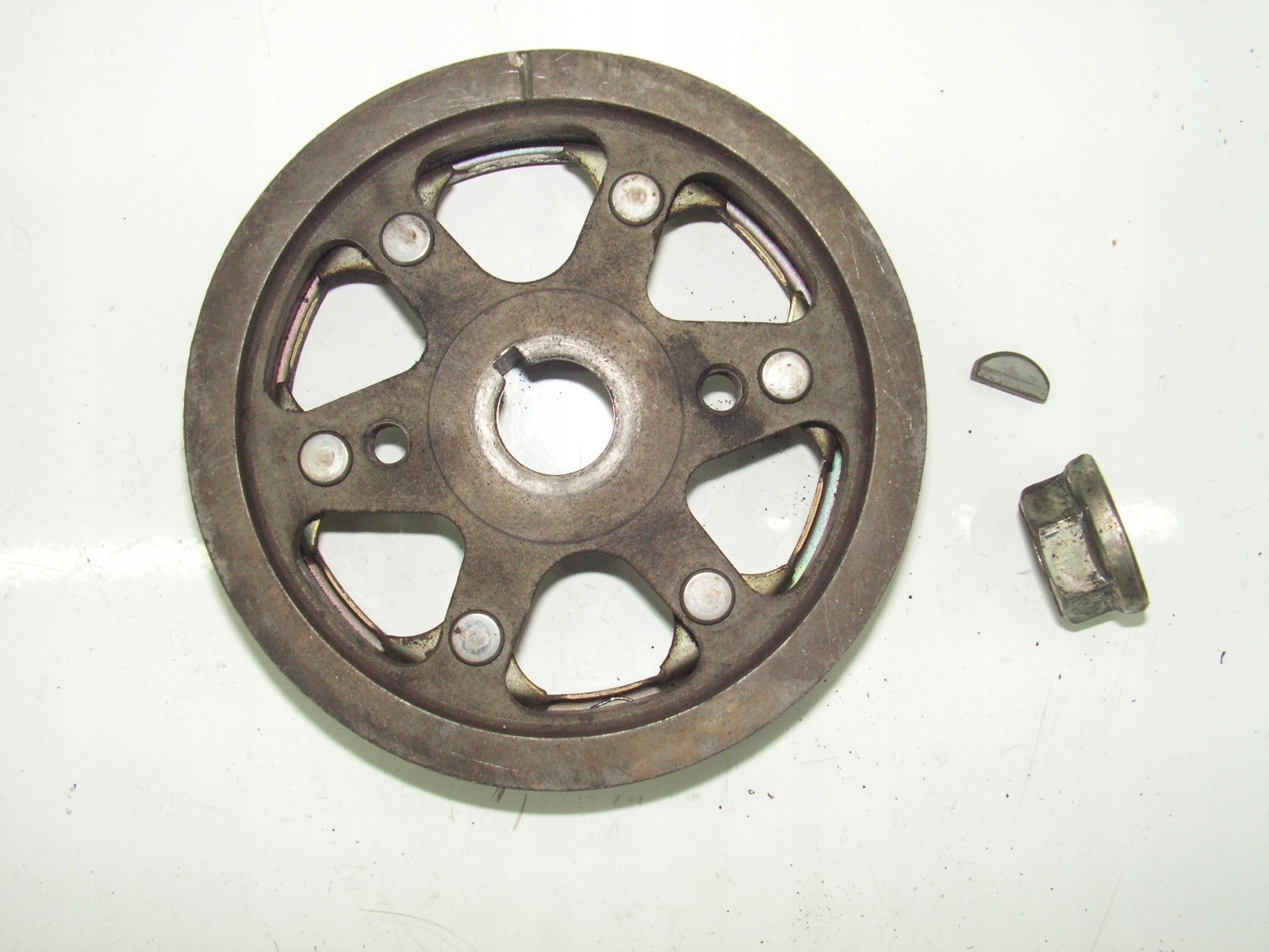 2,0 - AVENSIS VERSO 2.0 D4D ШКИВ НАСОСА